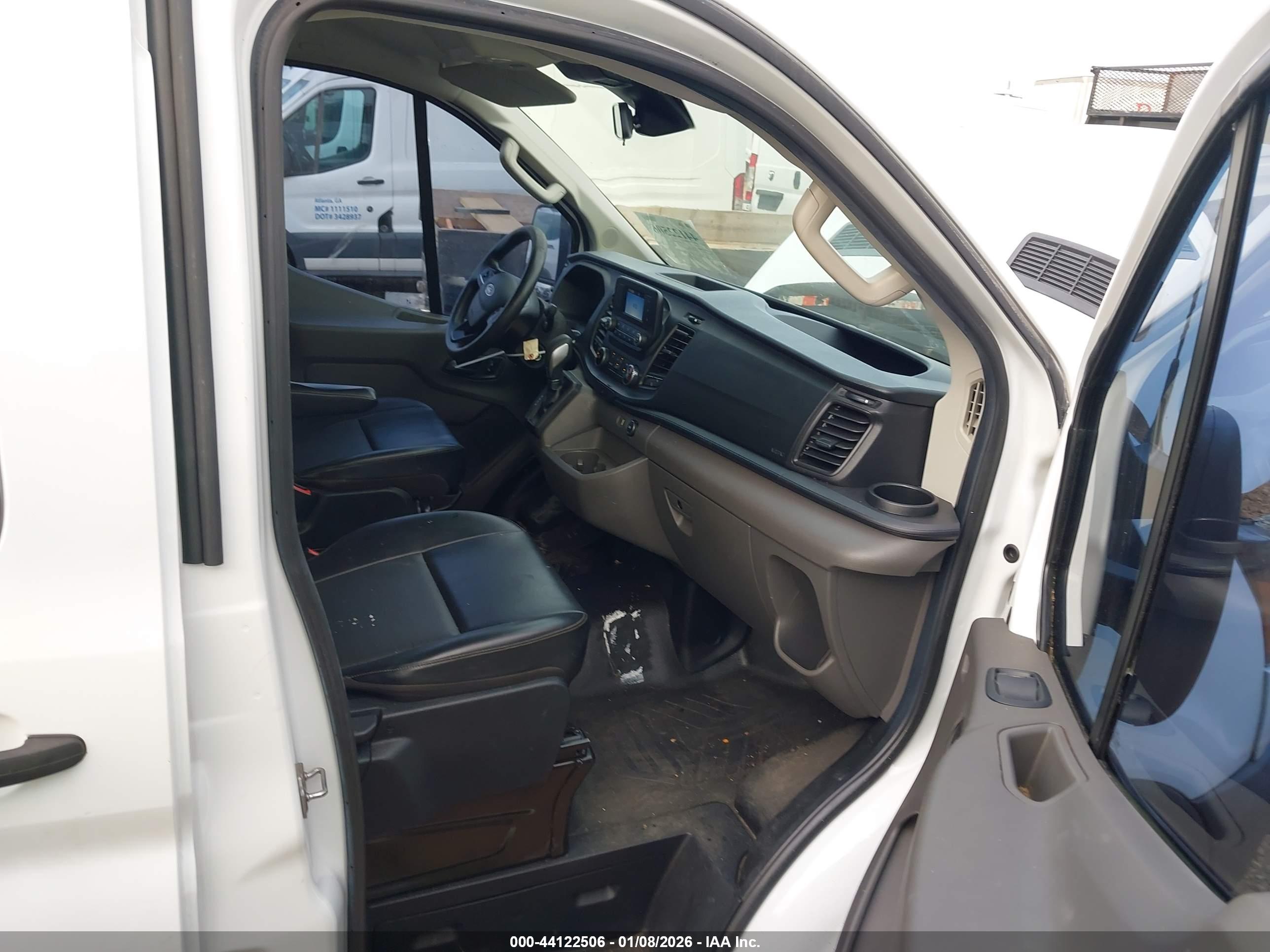 FORD TRANSIT-150 image 5