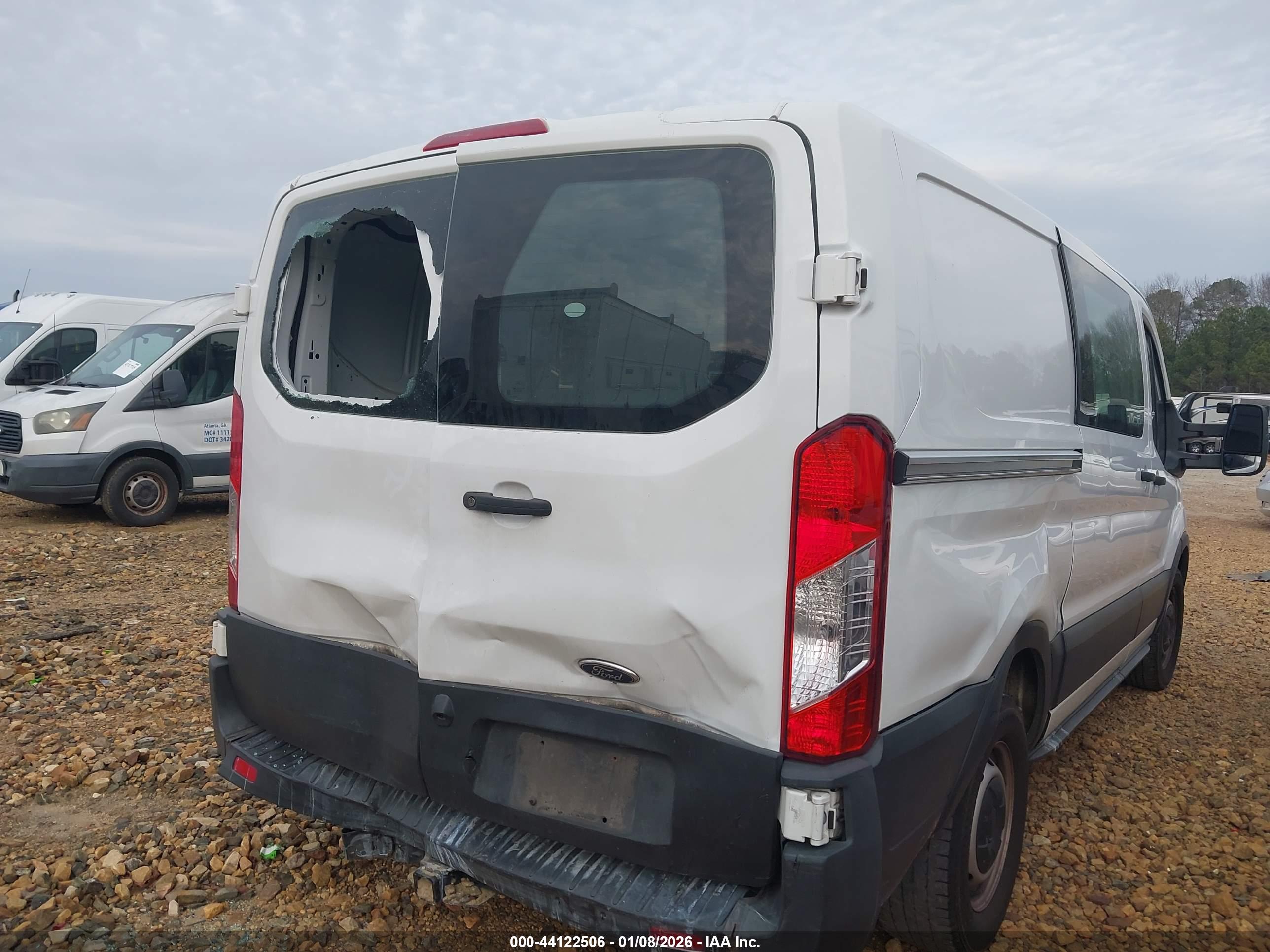 FORD TRANSIT-150 image 6