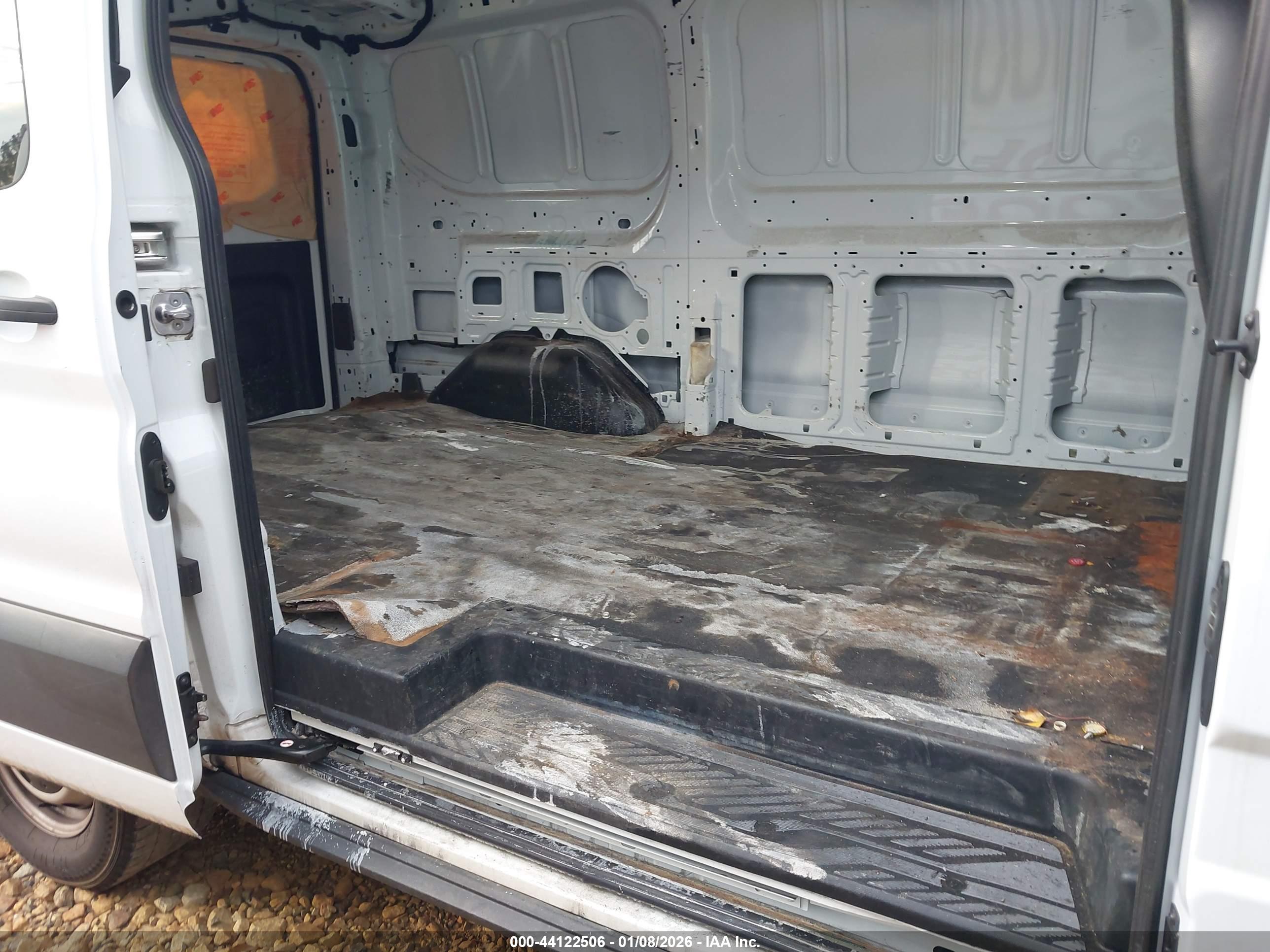 FORD TRANSIT-150 image 8