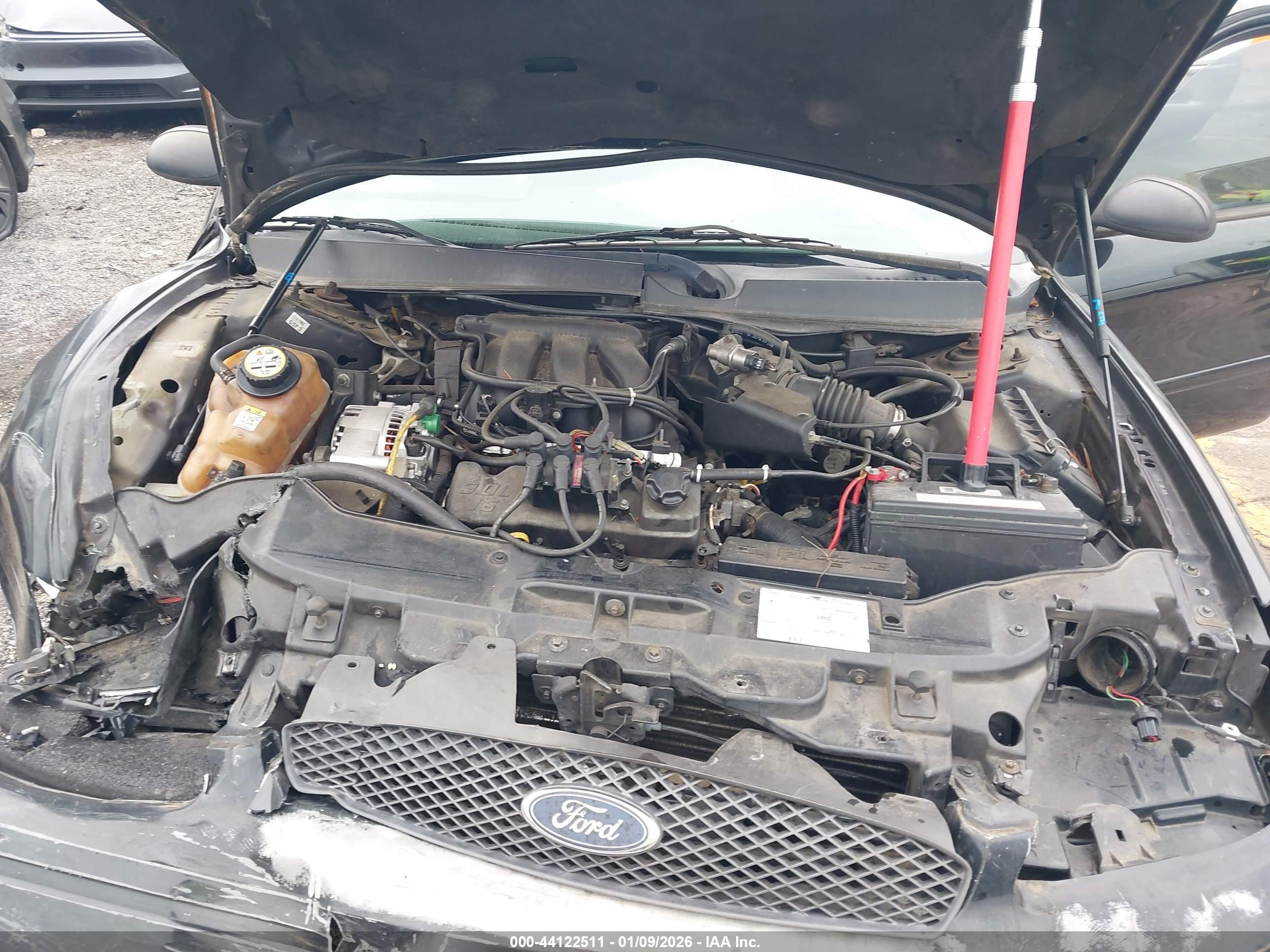 FORD TAURUS image 10
