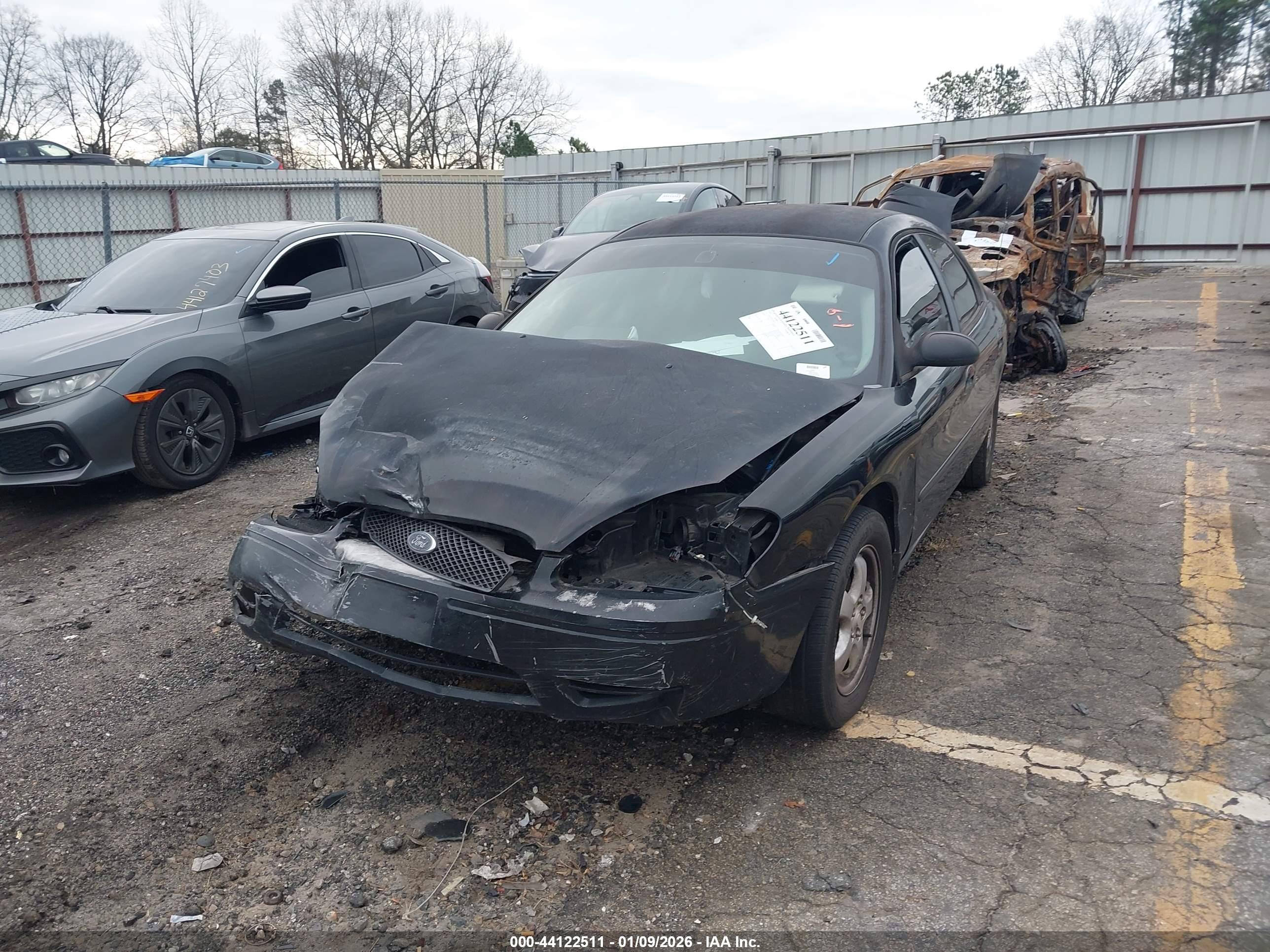 FORD TAURUS image 2