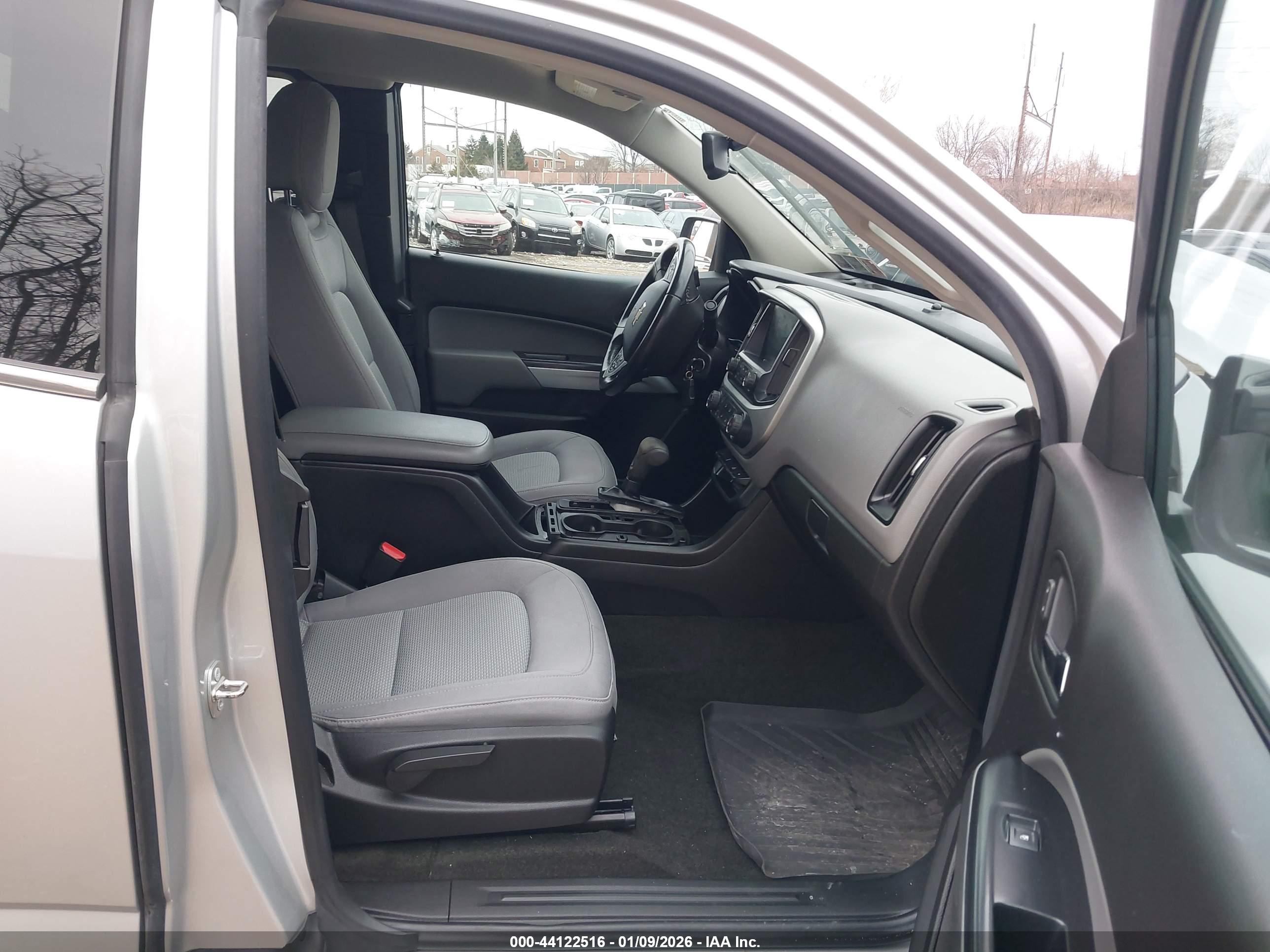CHEVROLET COLORADO image 5