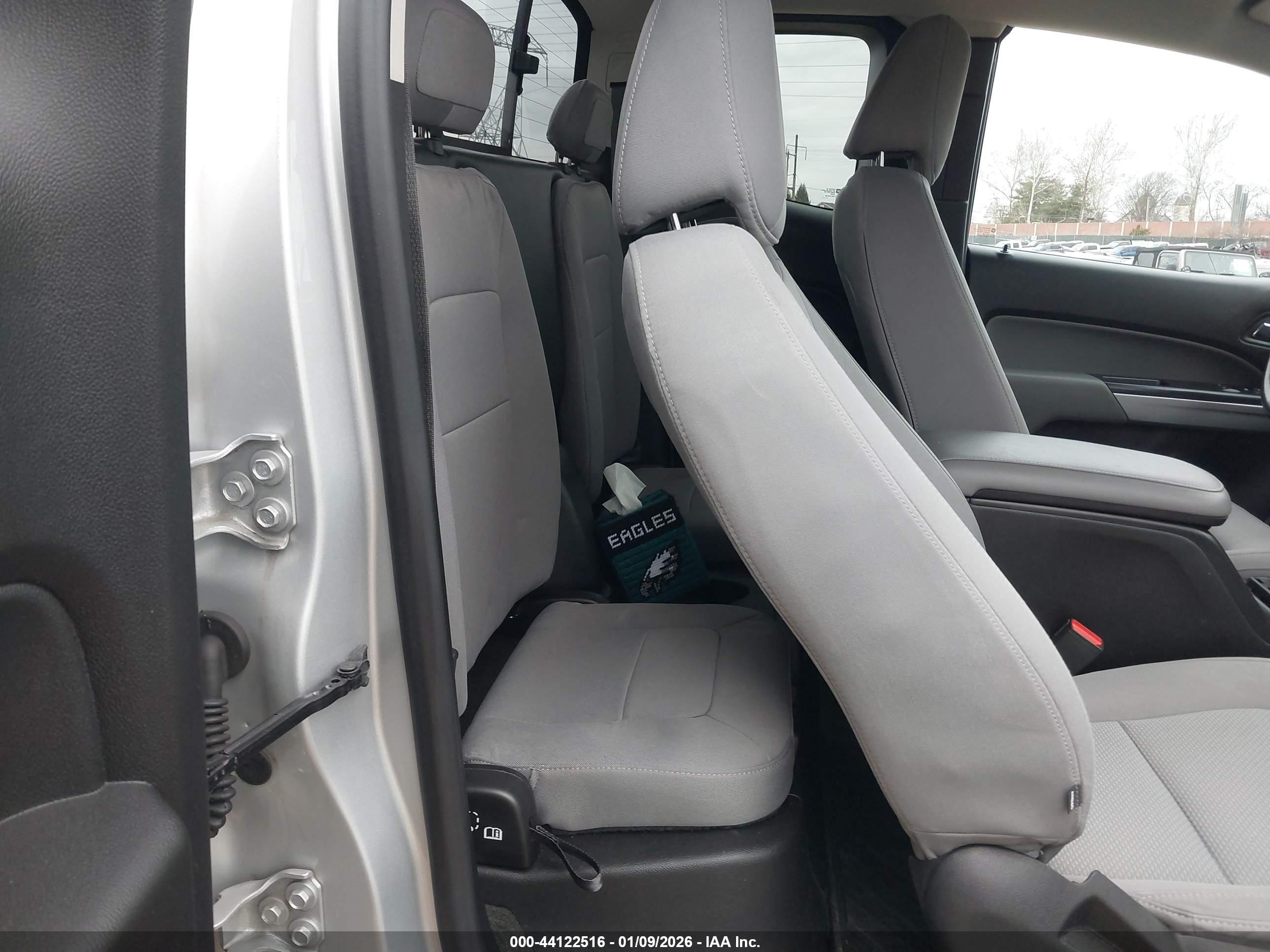 CHEVROLET COLORADO image 8