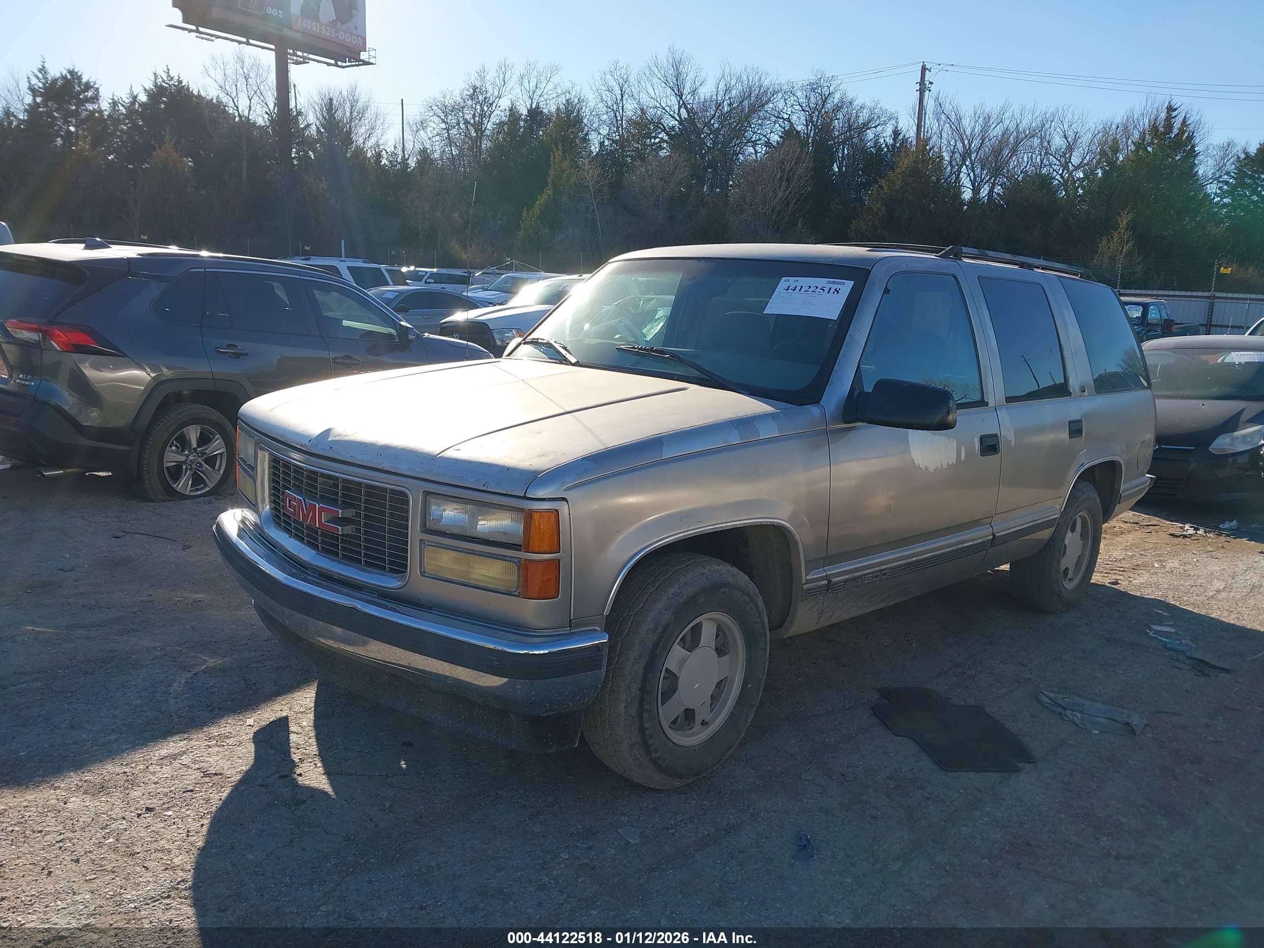 GMC YUKON image 2