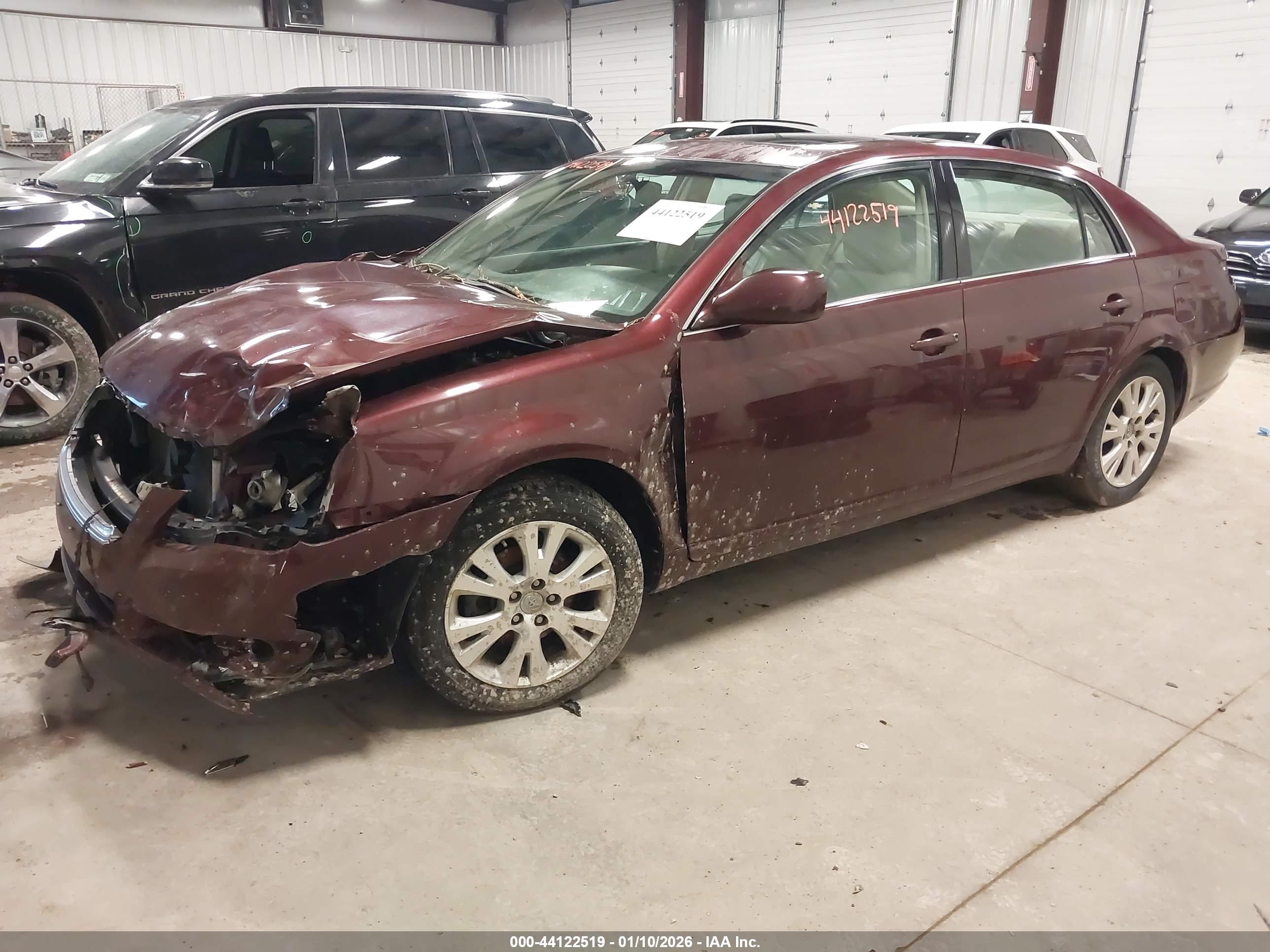 TOYOTA AVALON image 2