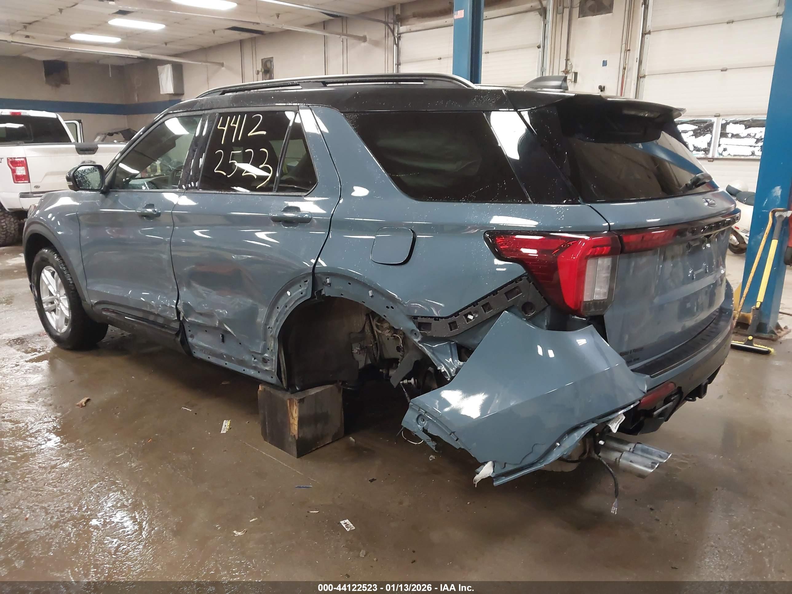 FORD EXPLORER image 3
