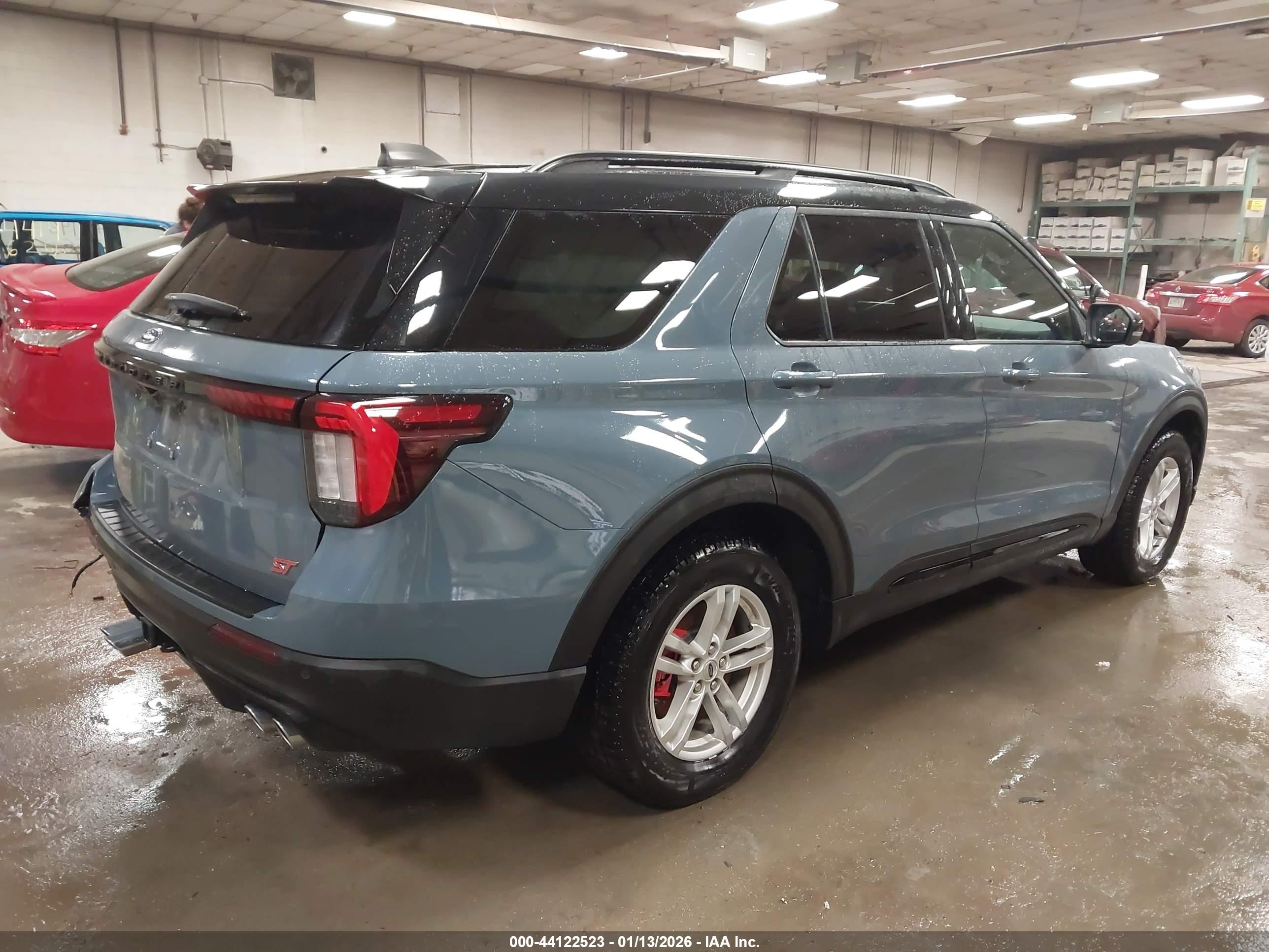 FORD EXPLORER image 4