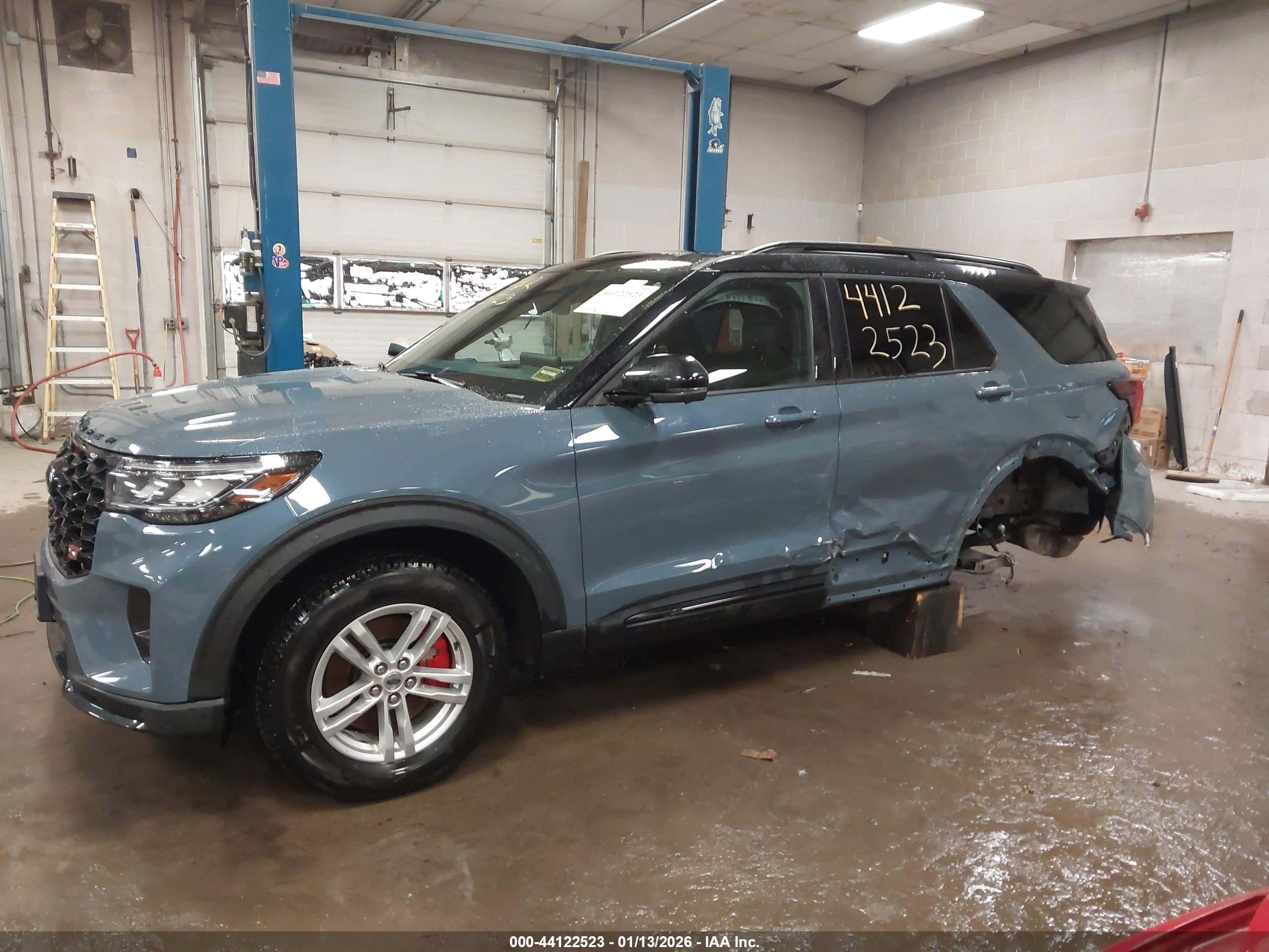 FORD EXPLORER image 6