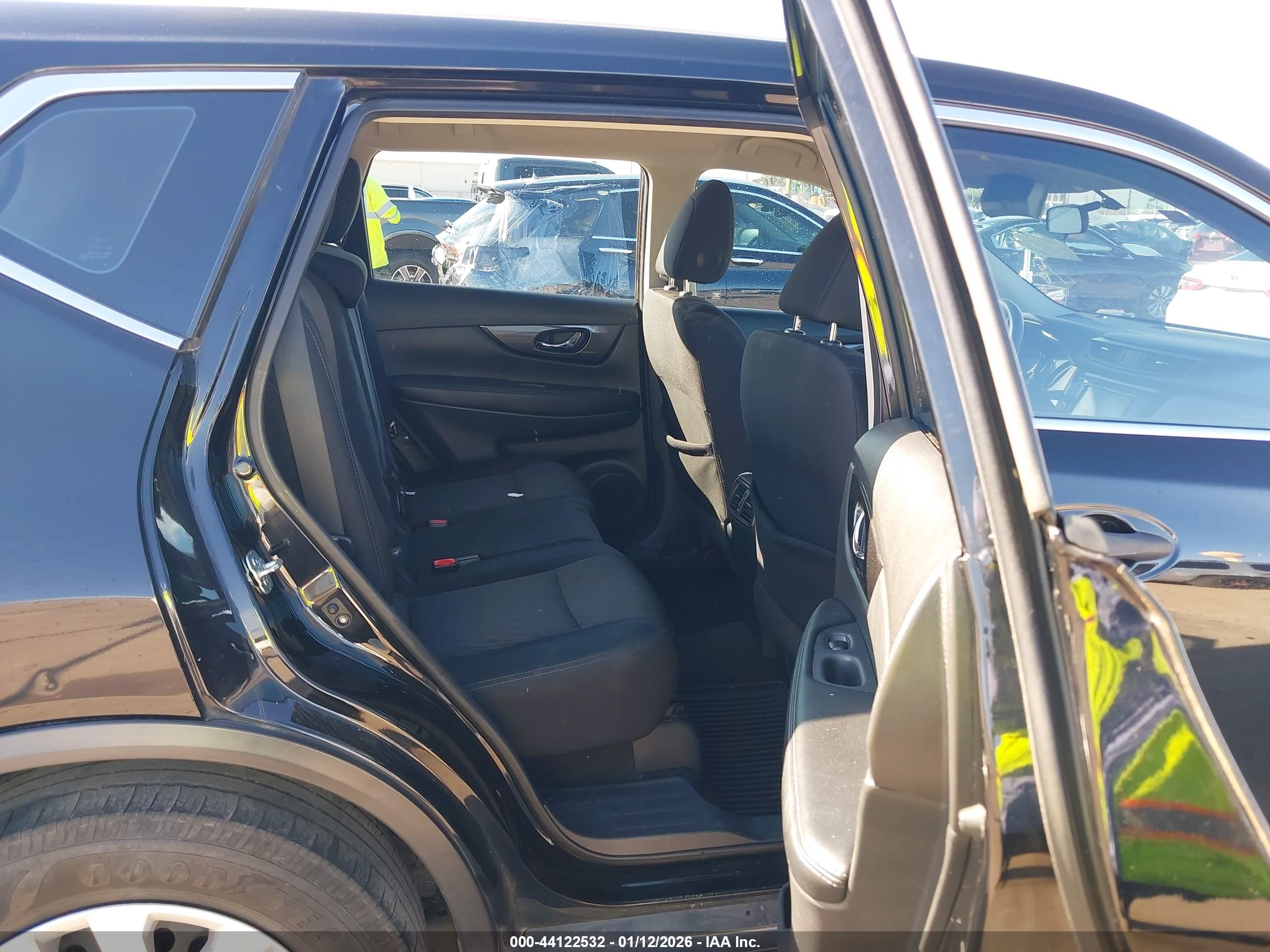 NISSAN ROGUE image 8