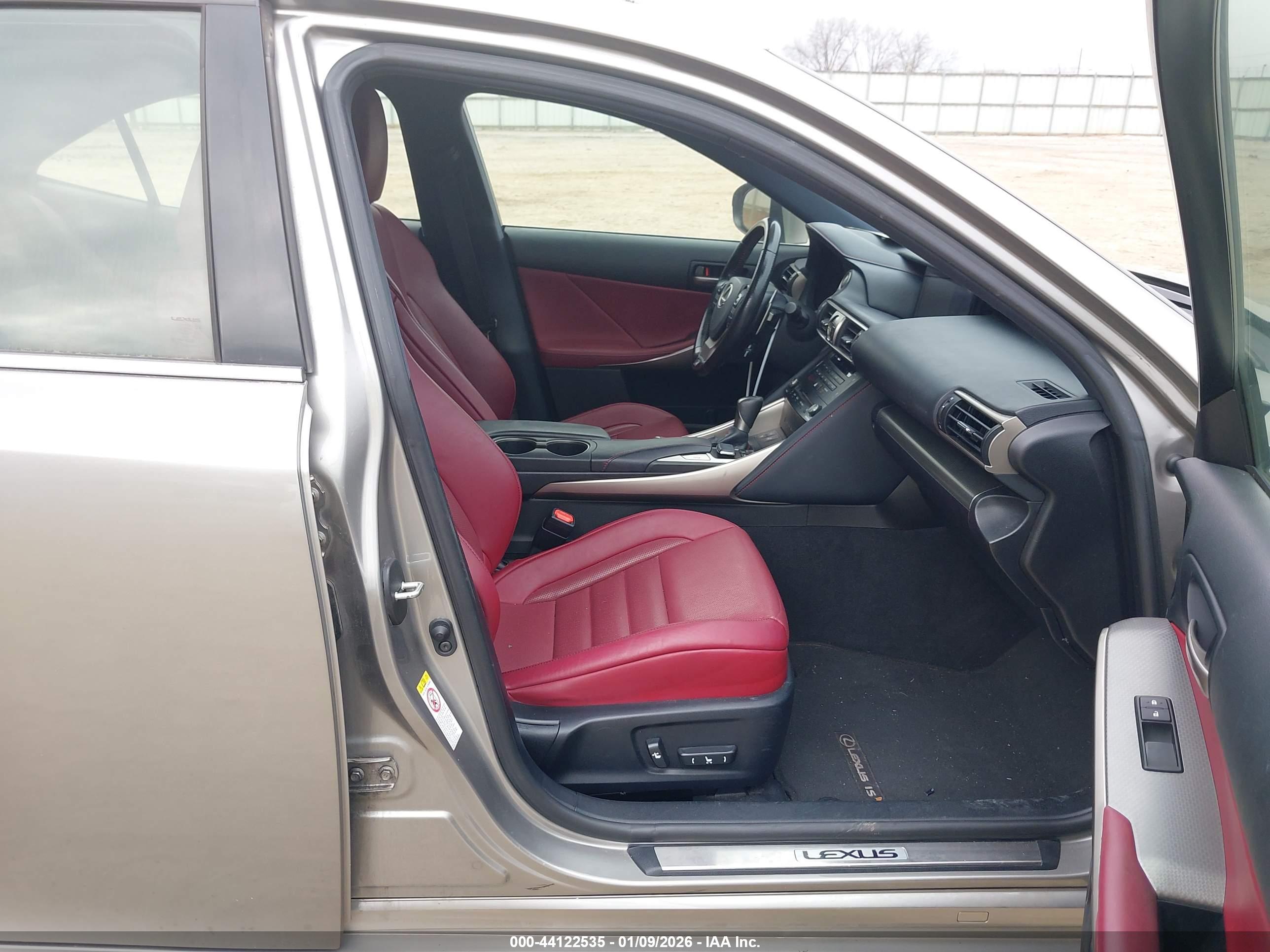 LEXUS IS image 5