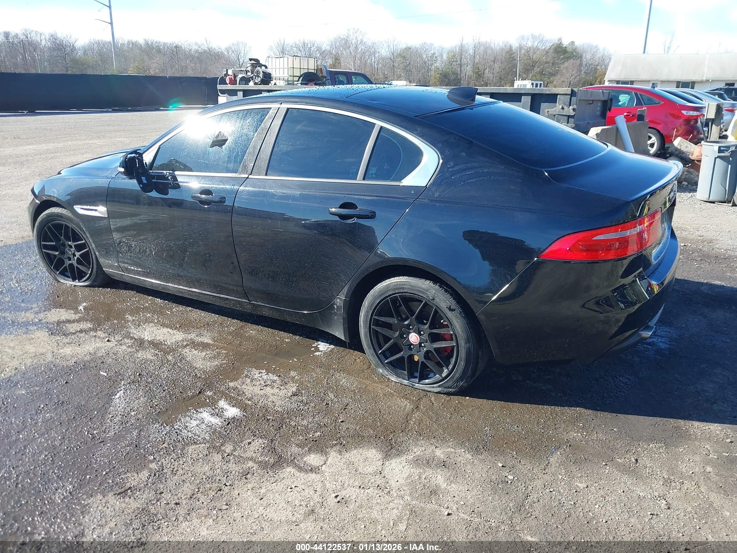 JAGUAR XE image 3