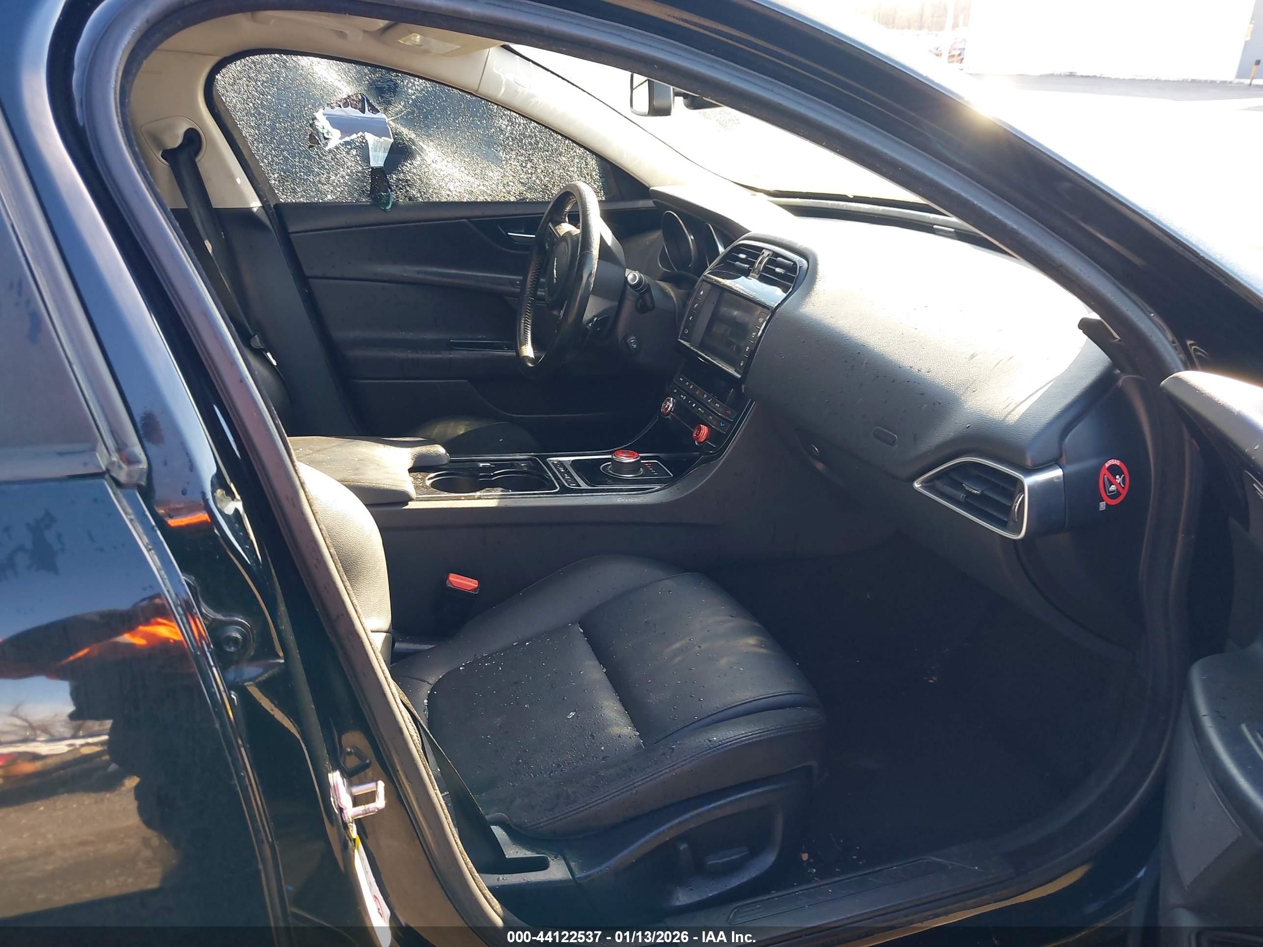JAGUAR XE image 5