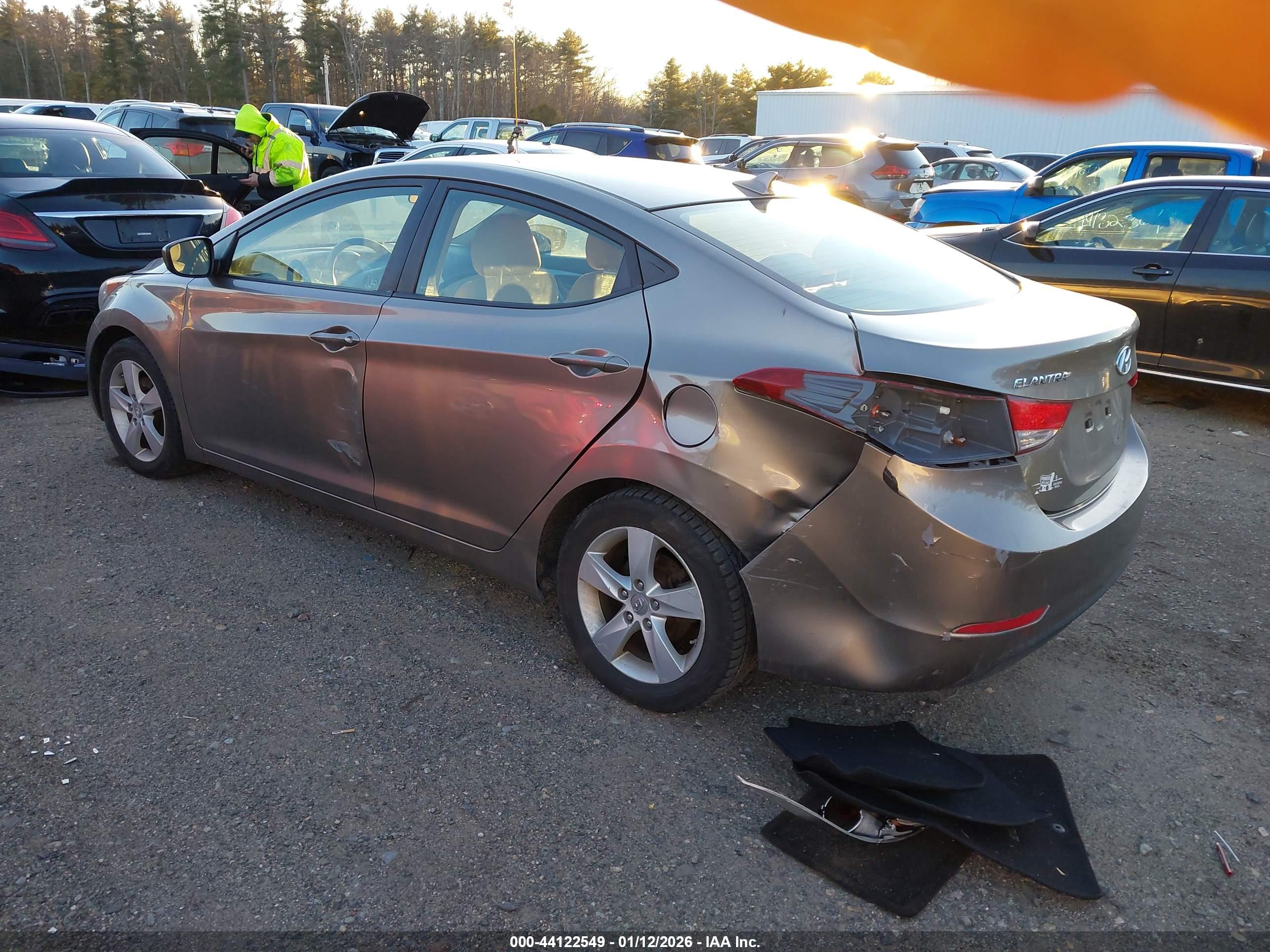 HYUNDAI ELANTRA image 3