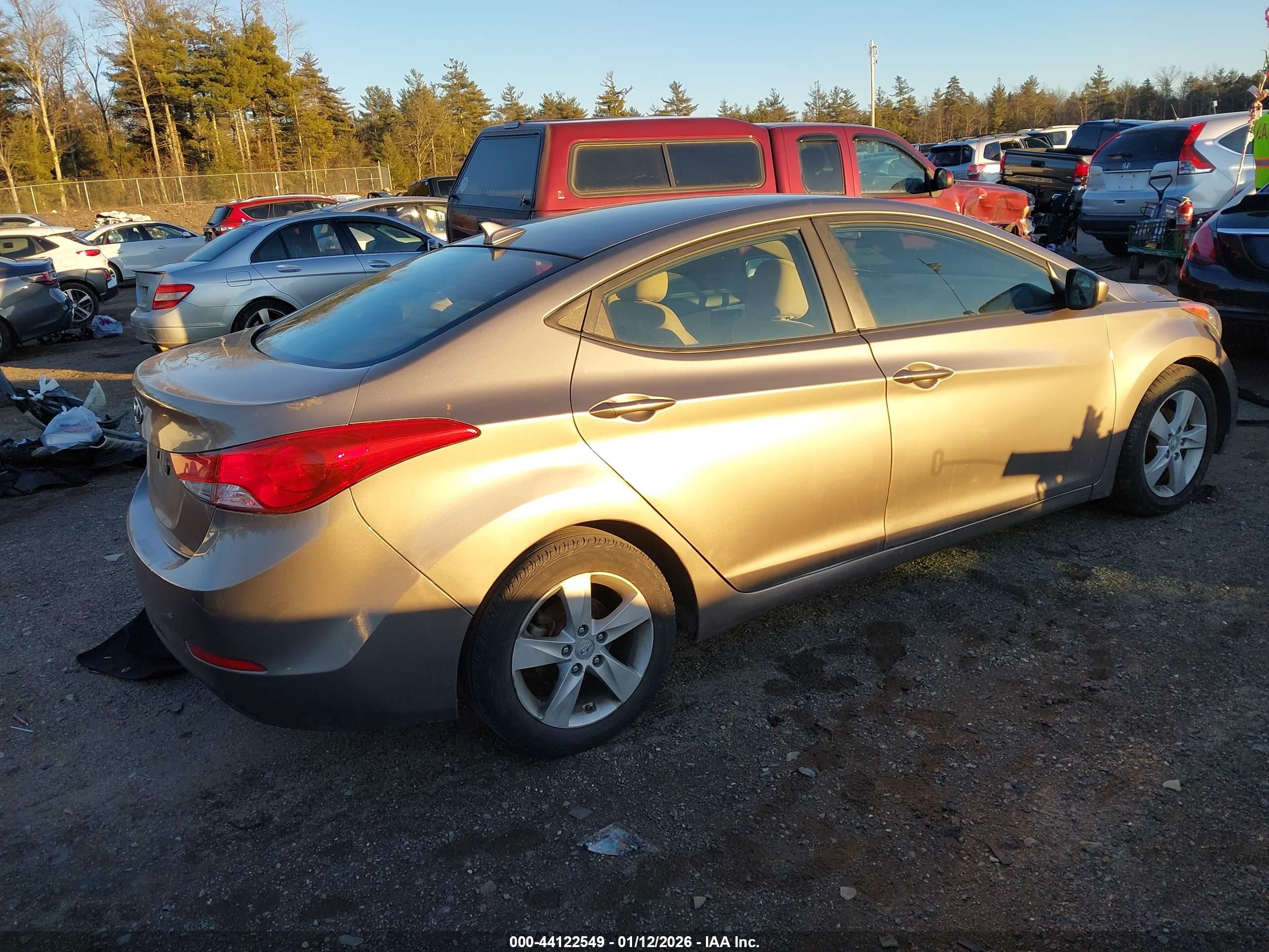 HYUNDAI ELANTRA image 4
