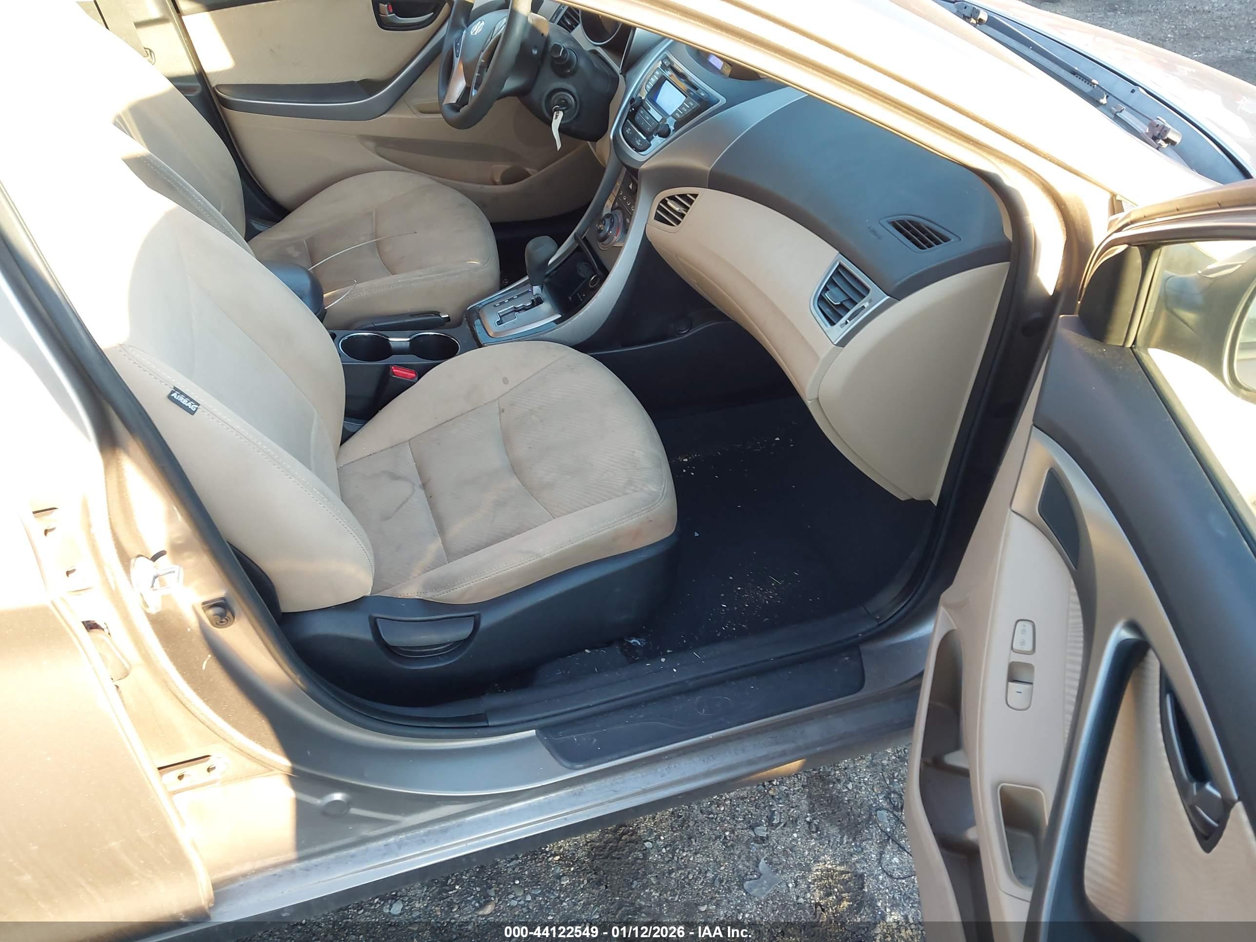 HYUNDAI ELANTRA image 5