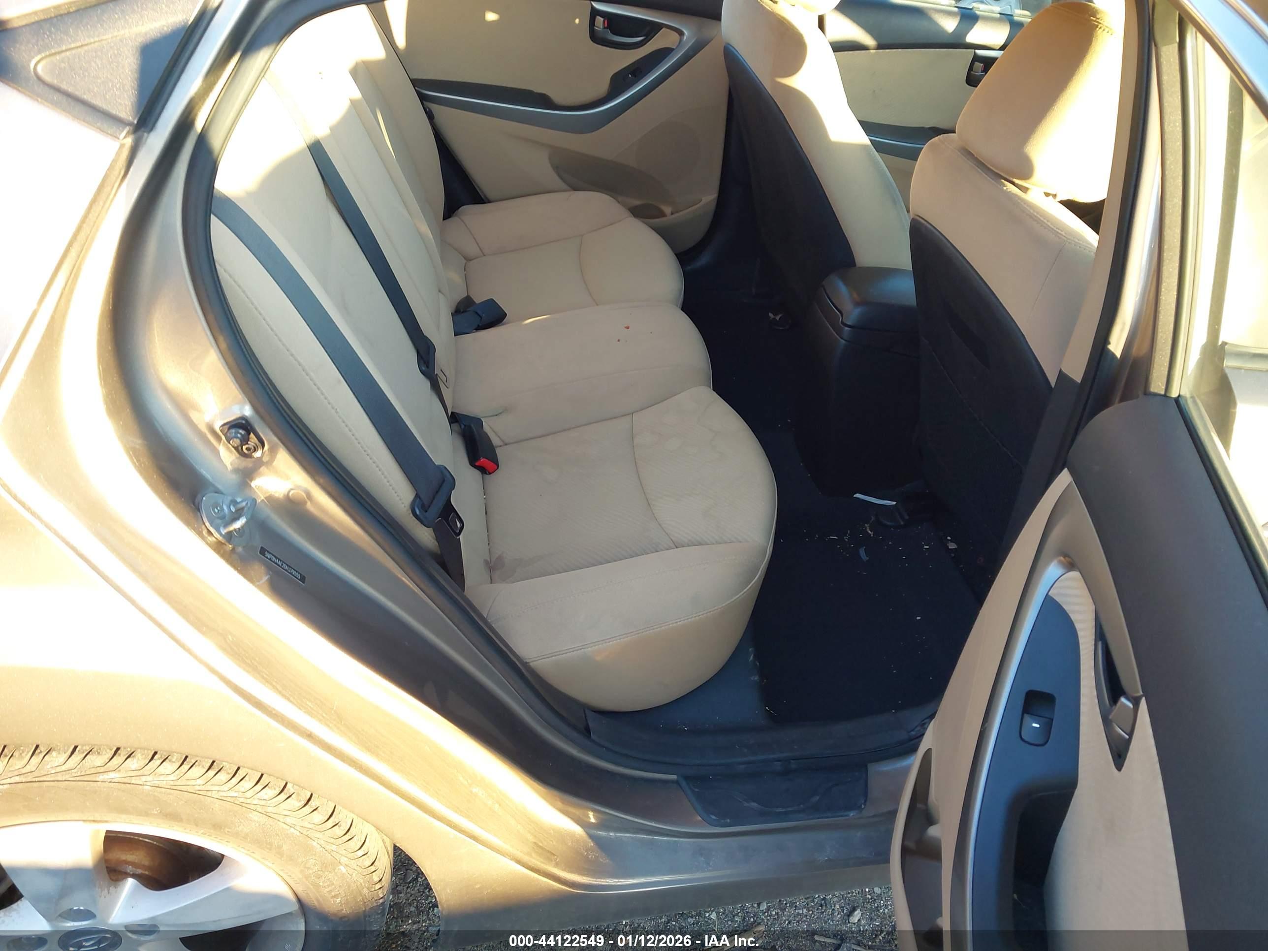 HYUNDAI ELANTRA image 8