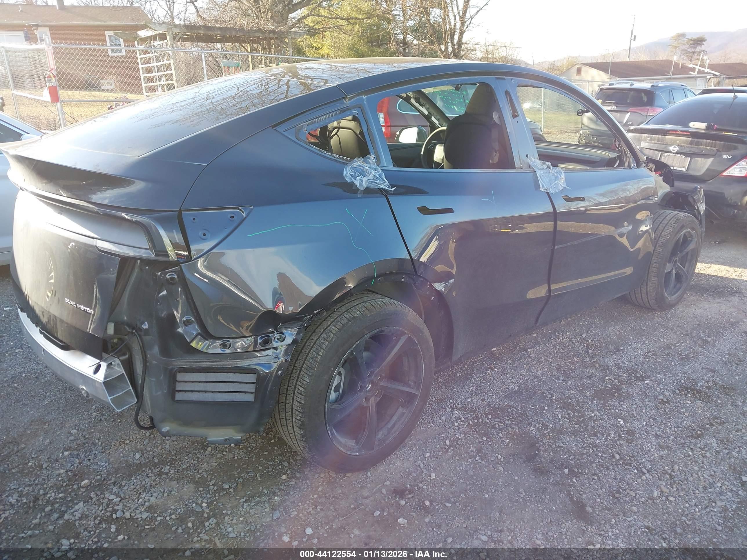 TESLA MODEL image 4