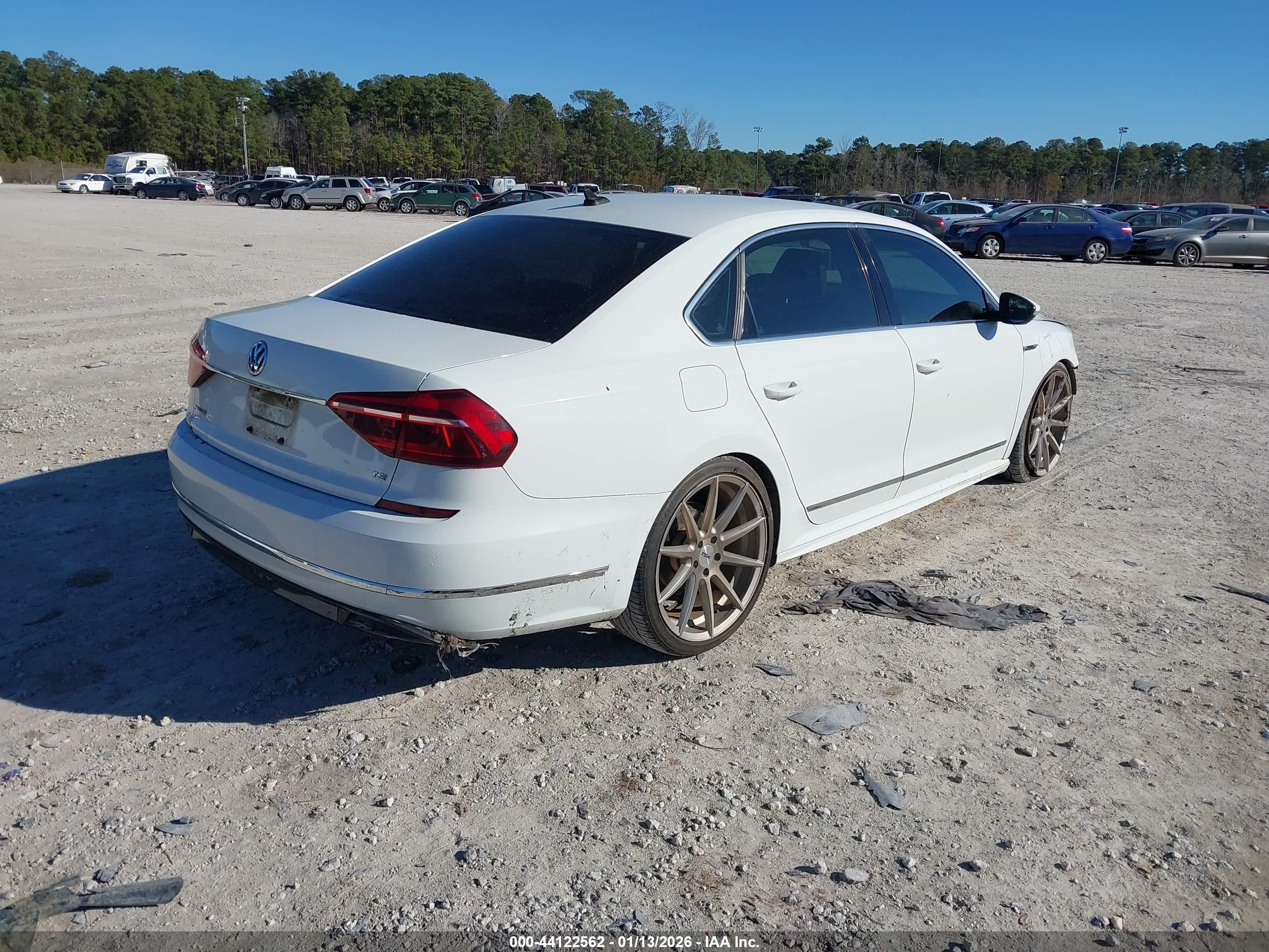 VOLKSWAGEN PASSAT image 4