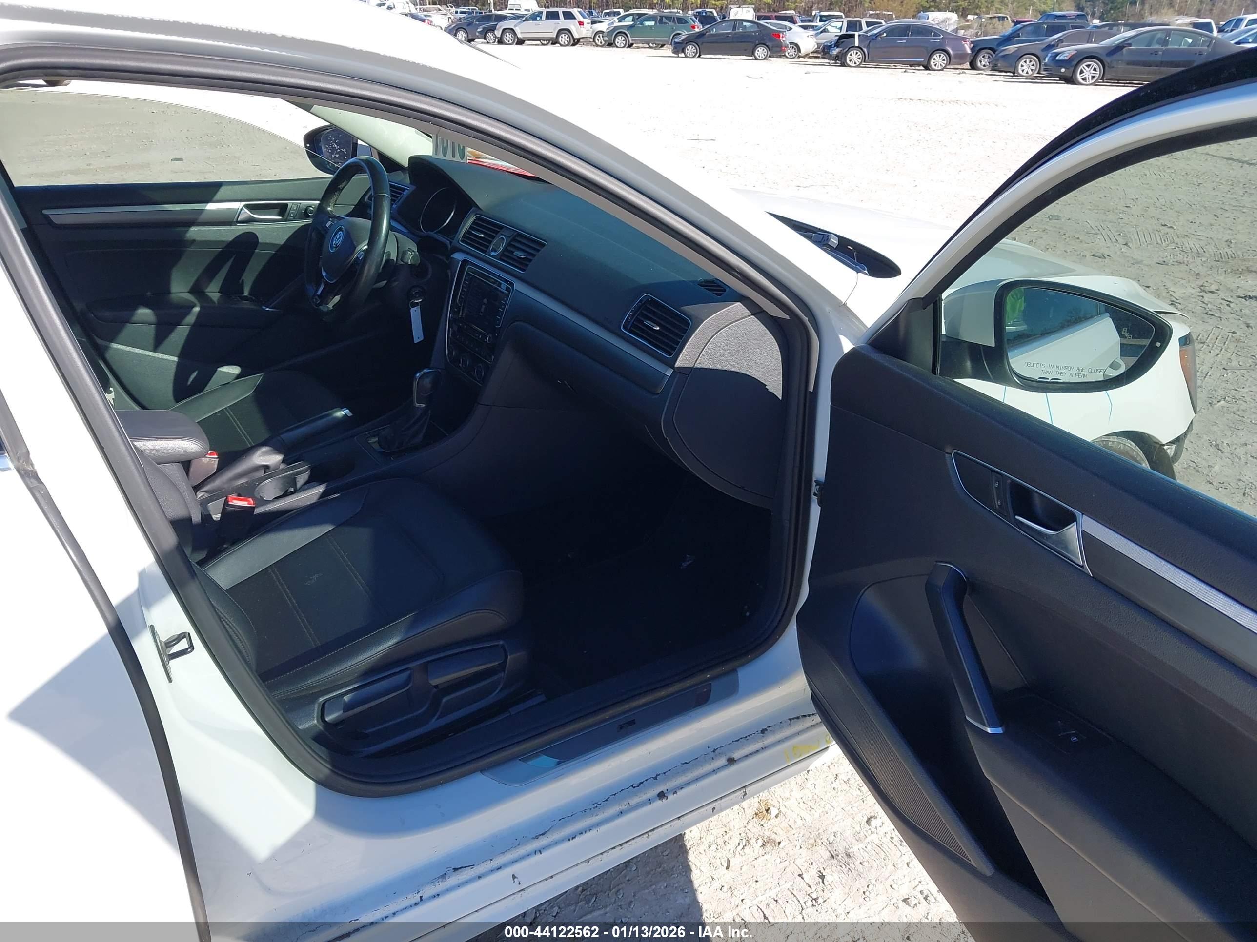 VOLKSWAGEN PASSAT image 5