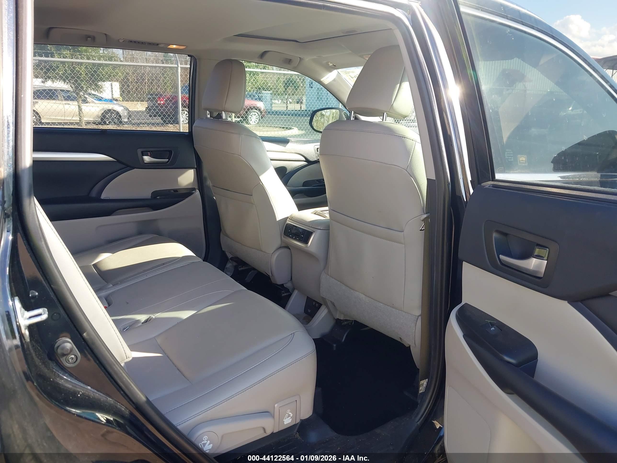TOYOTA HIGHLANDER image 8
