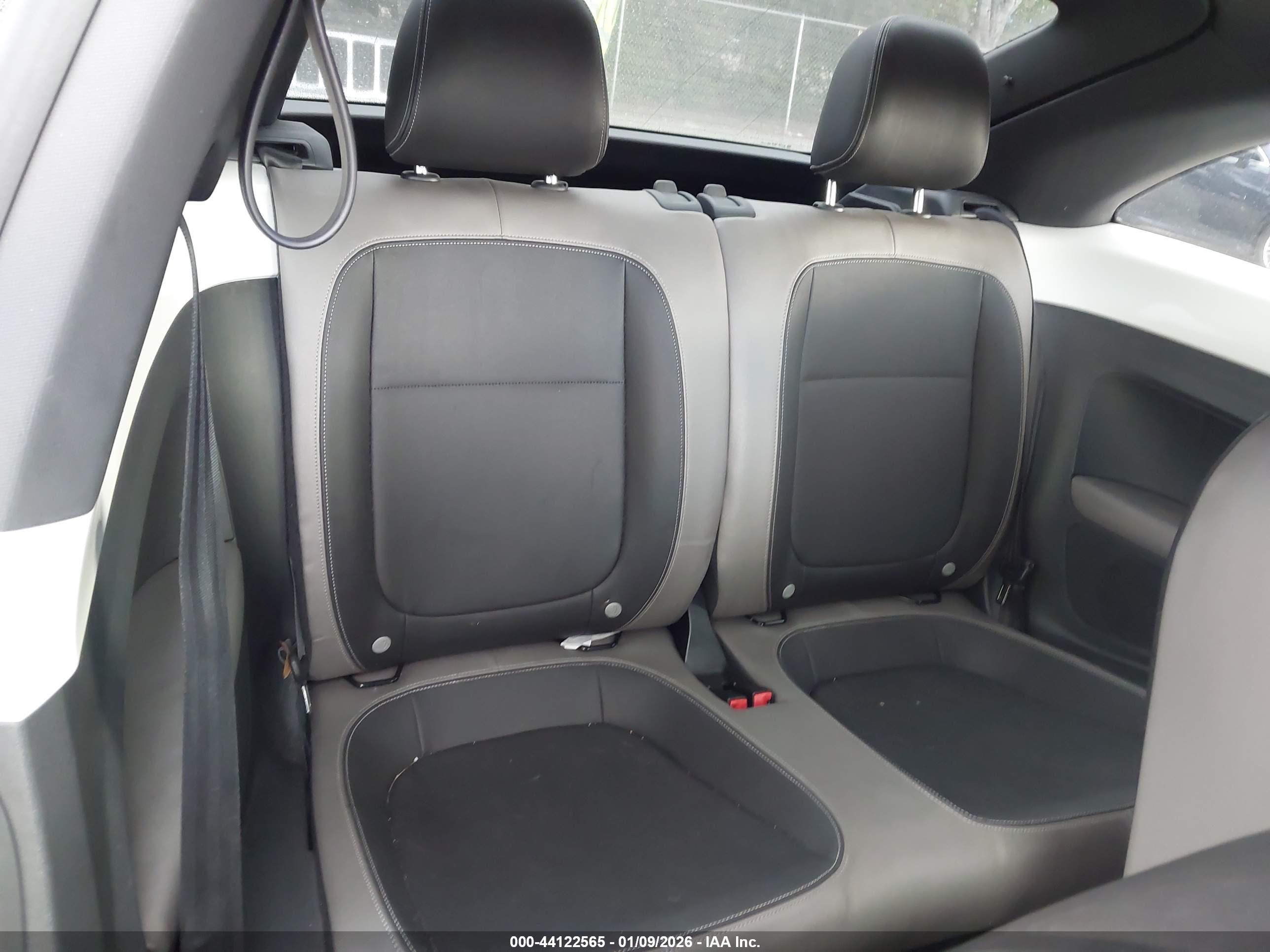 VOLKSWAGEN BEETLE image 8