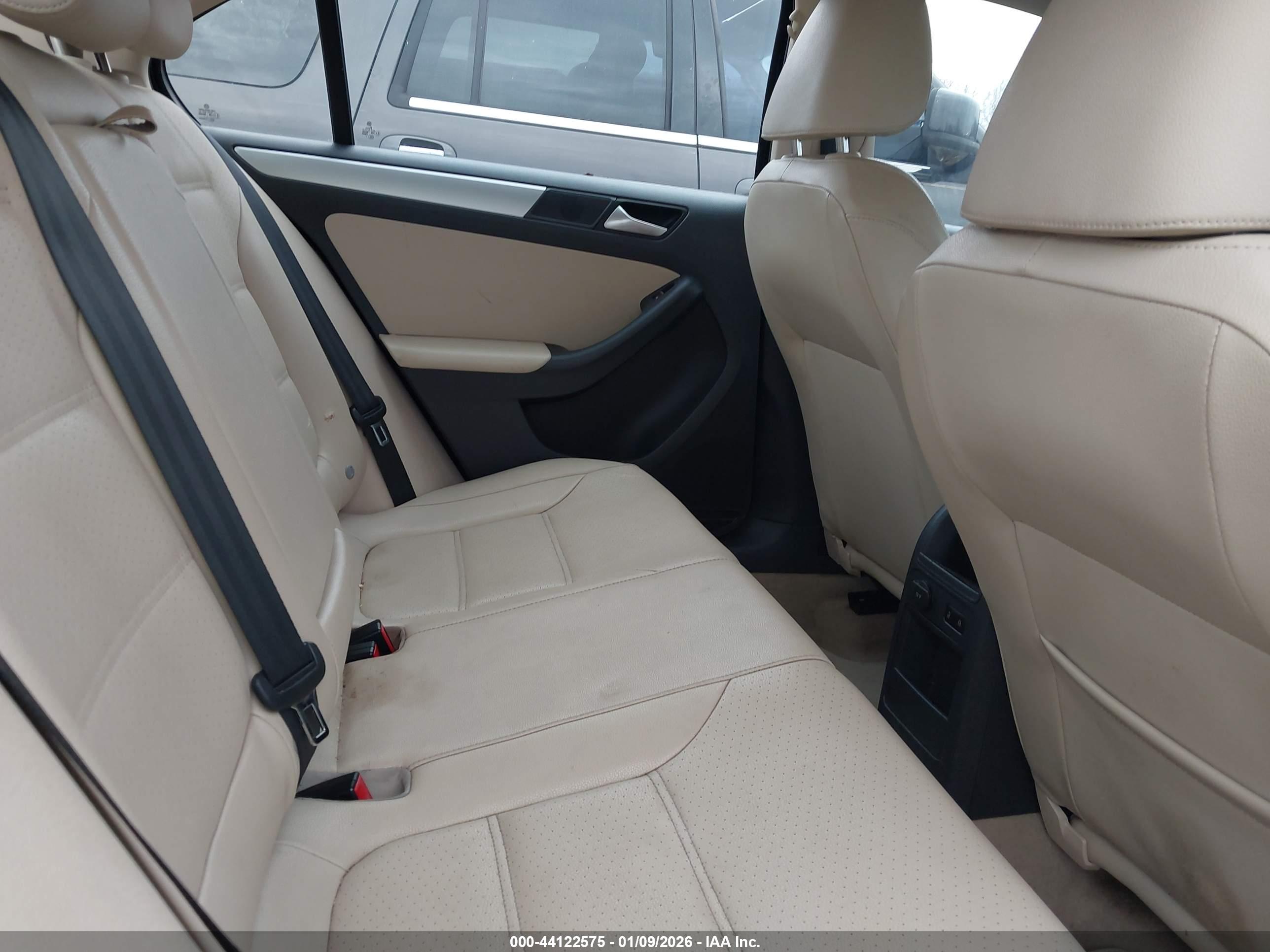 VOLKSWAGEN JETTA image 8