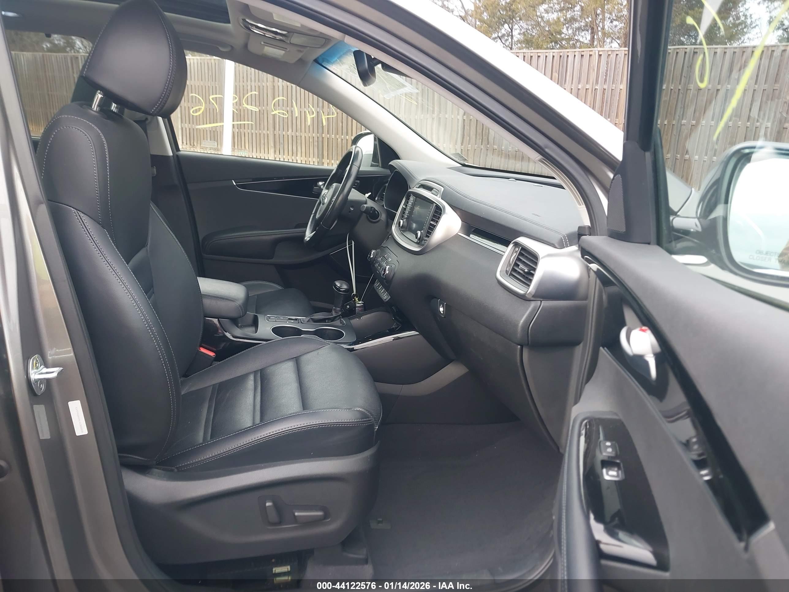 KIA SORENTO image 5