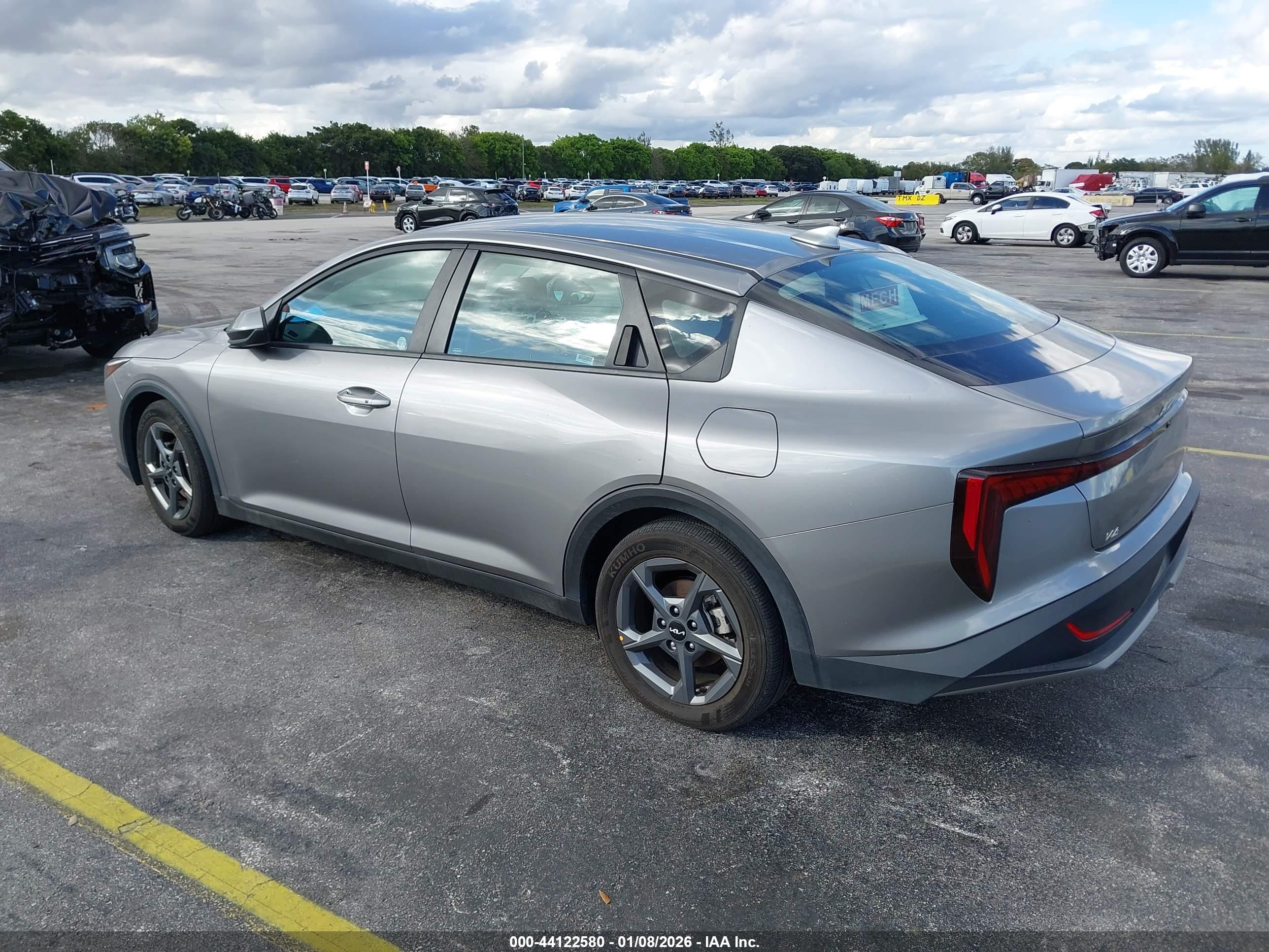 KIA K4 image 3