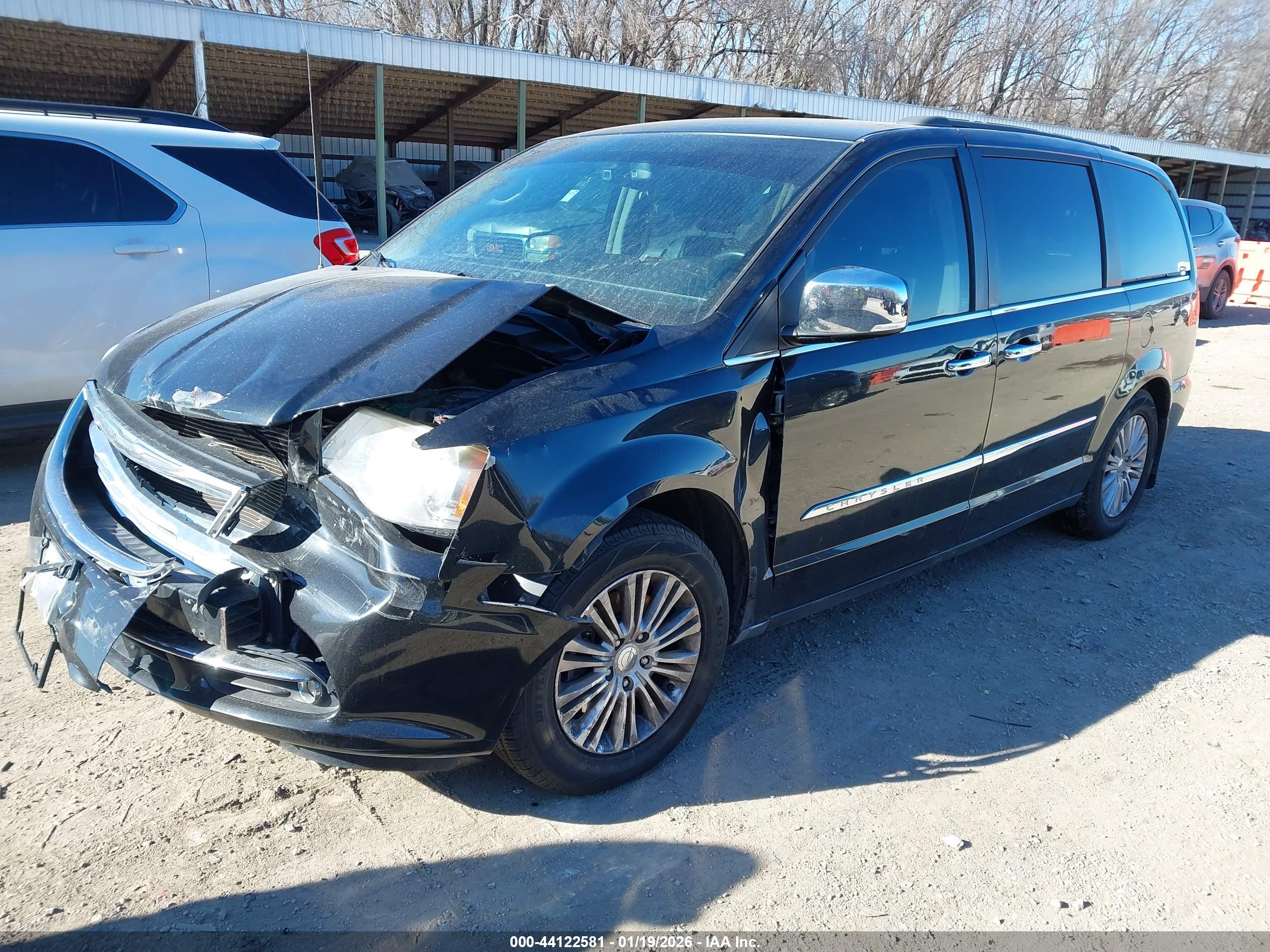 CHRYSLER TOWN image 2