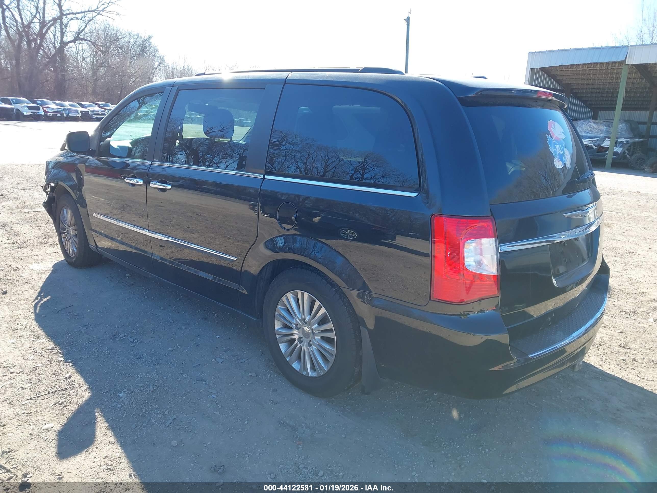 CHRYSLER TOWN image 3