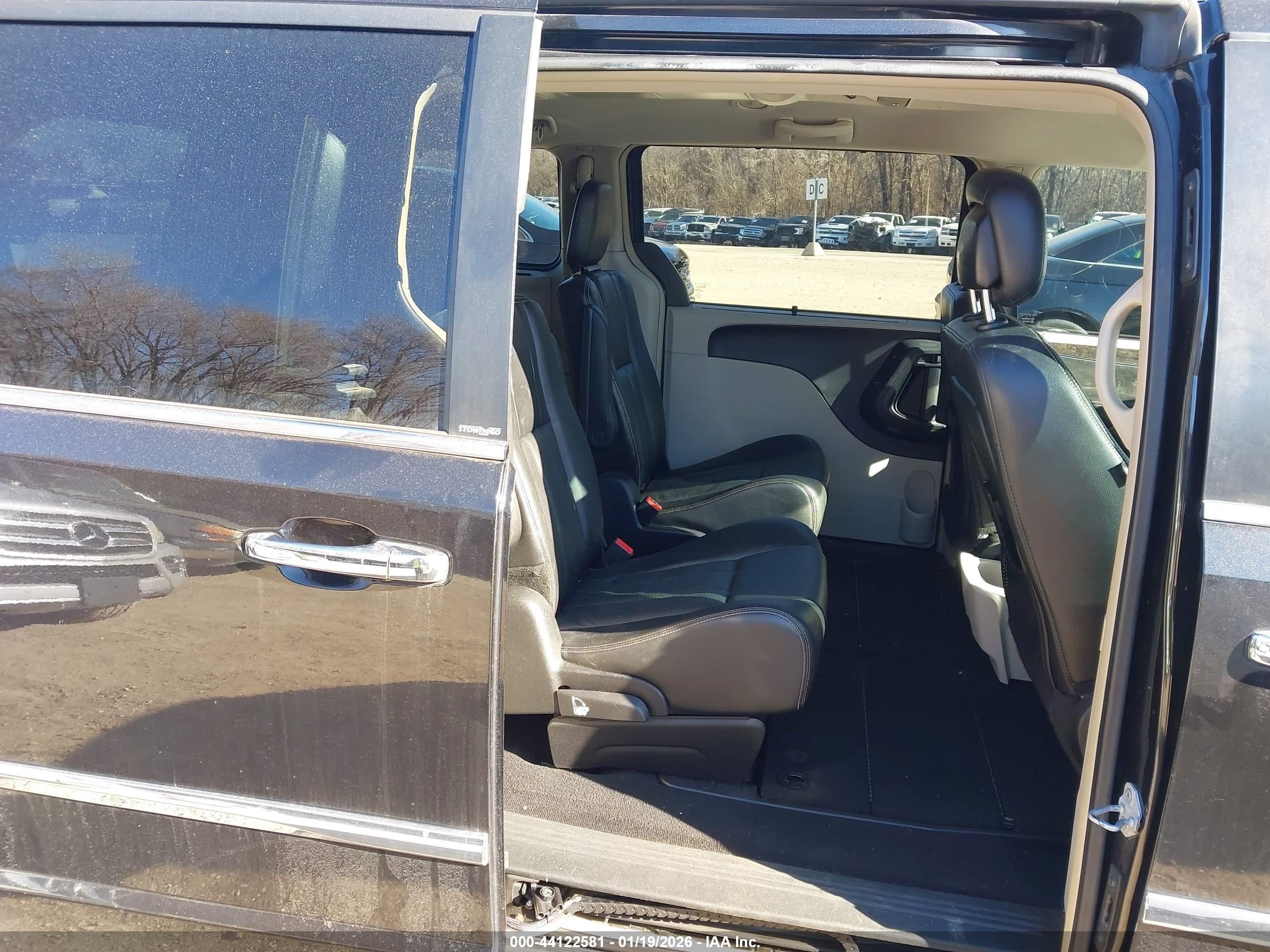 CHRYSLER TOWN image 8