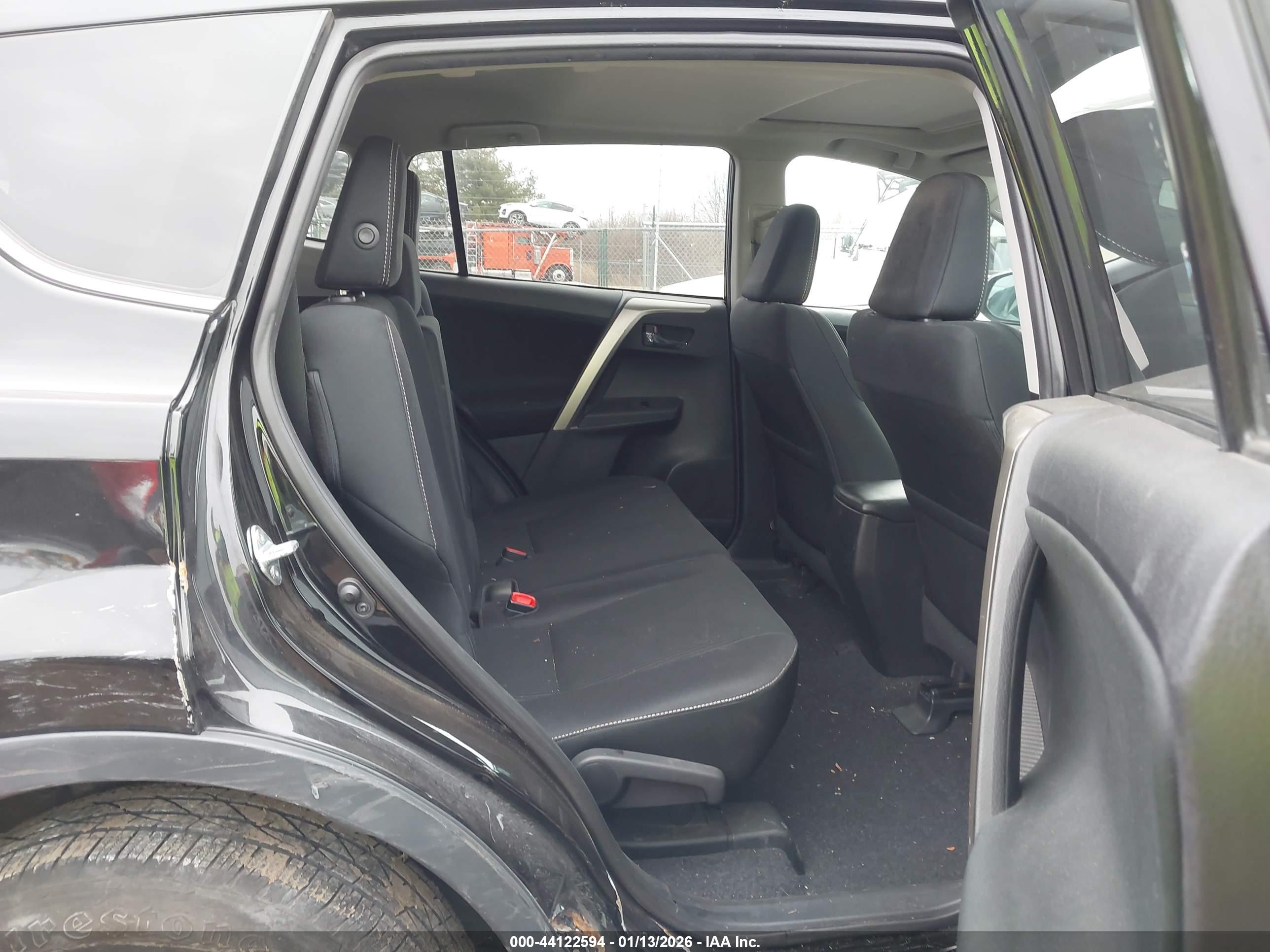 TOYOTA RAV4 image 8