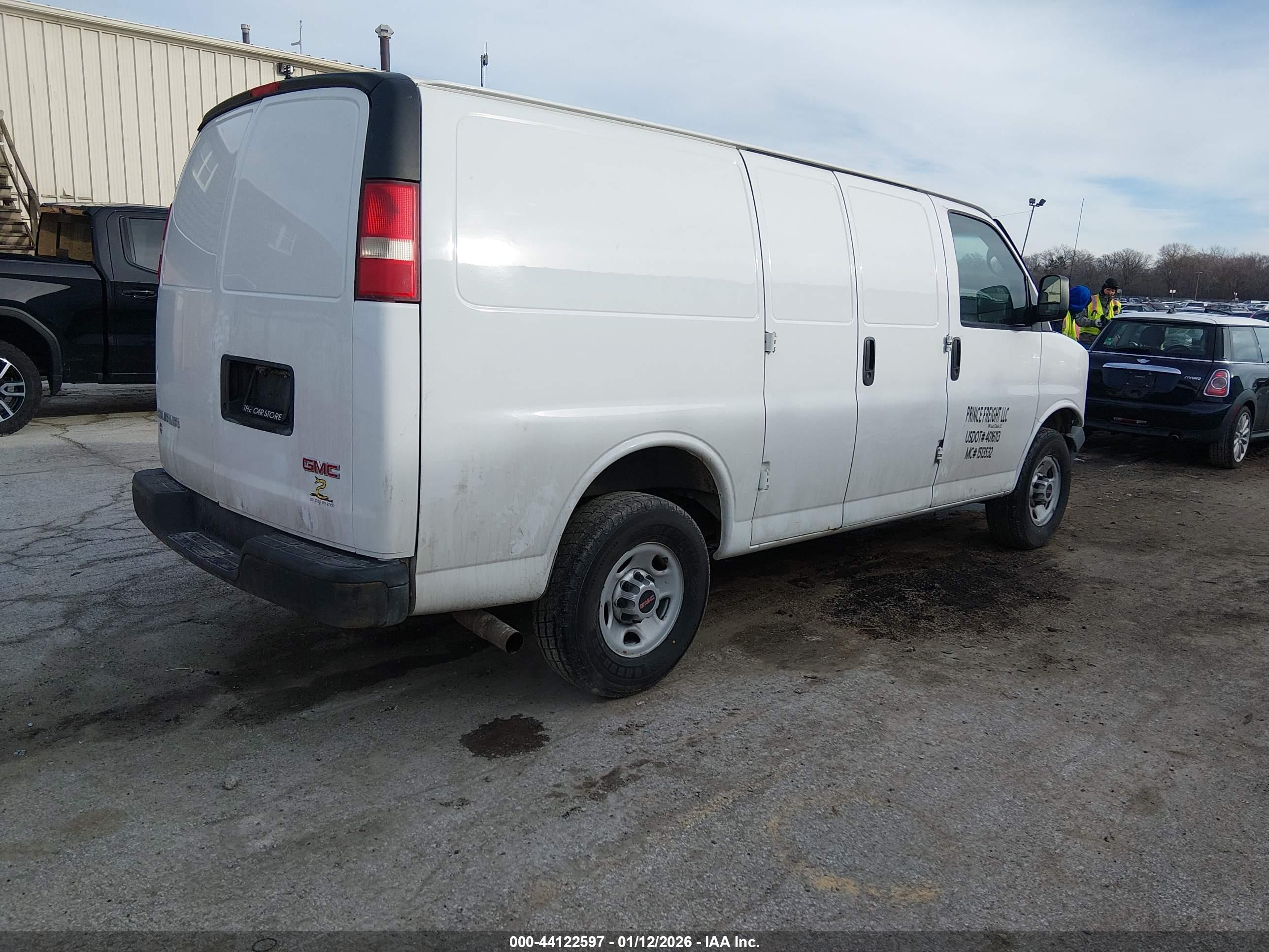 GMC SAVANA image 4