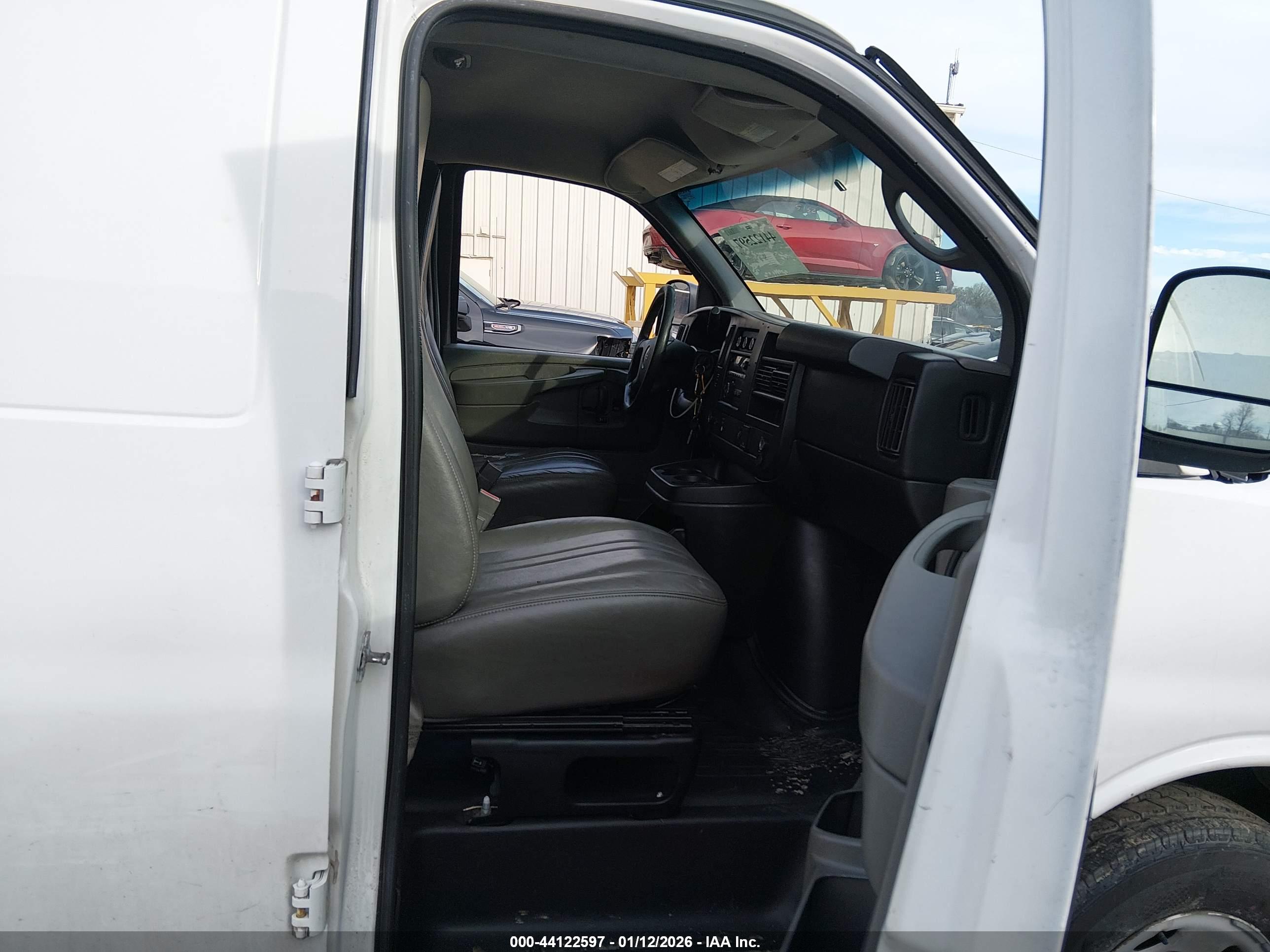 GMC SAVANA image 5