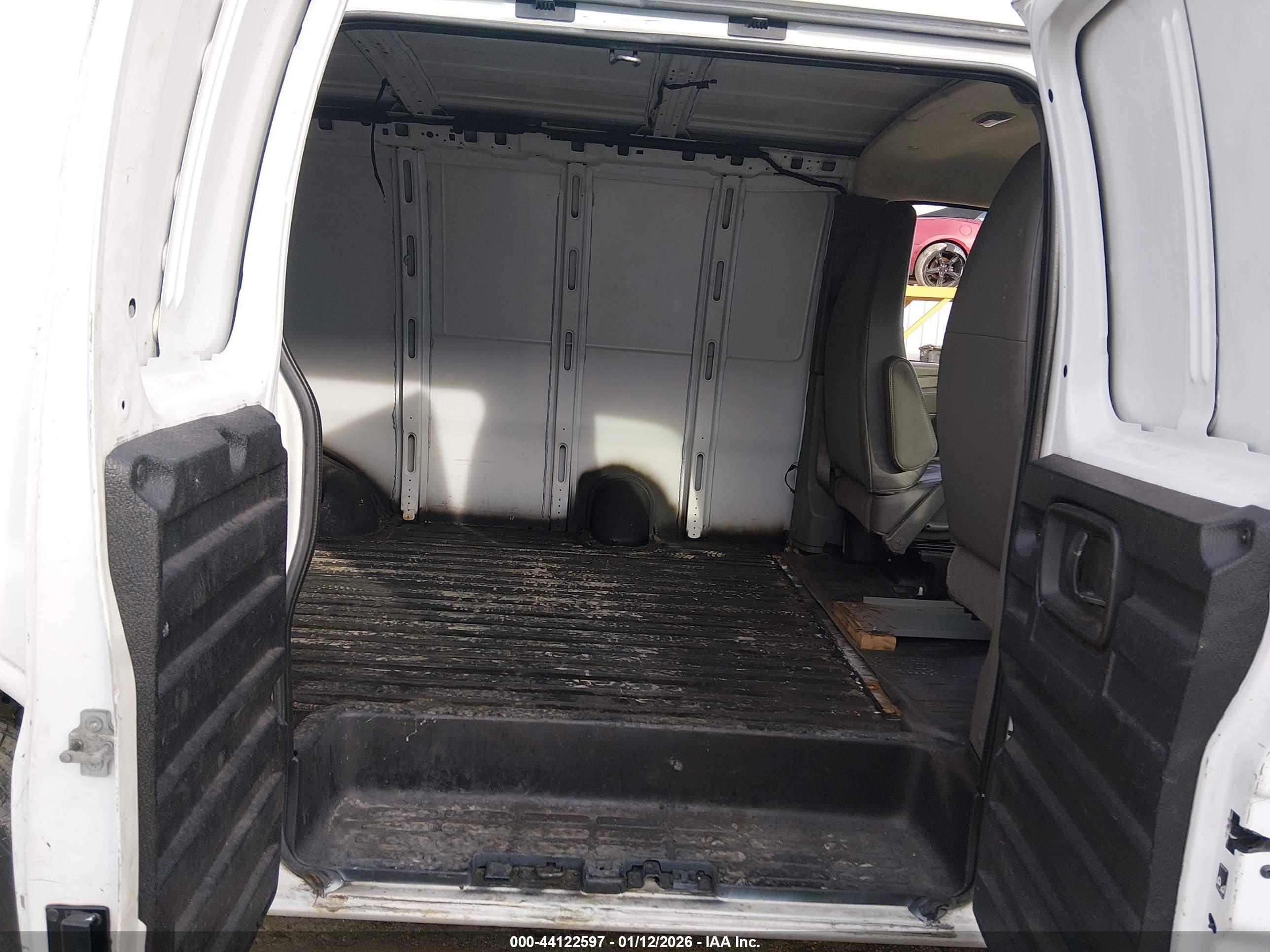 GMC SAVANA image 8