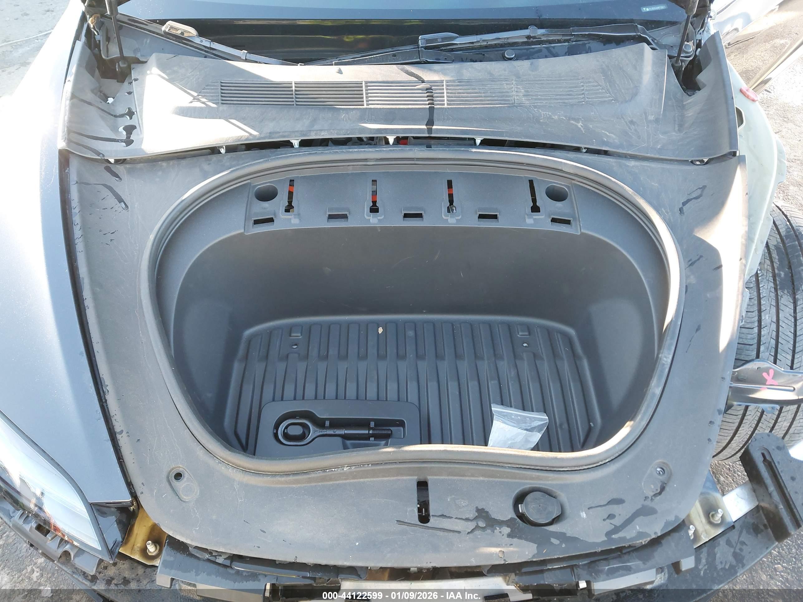 TESLA MODEL image 10