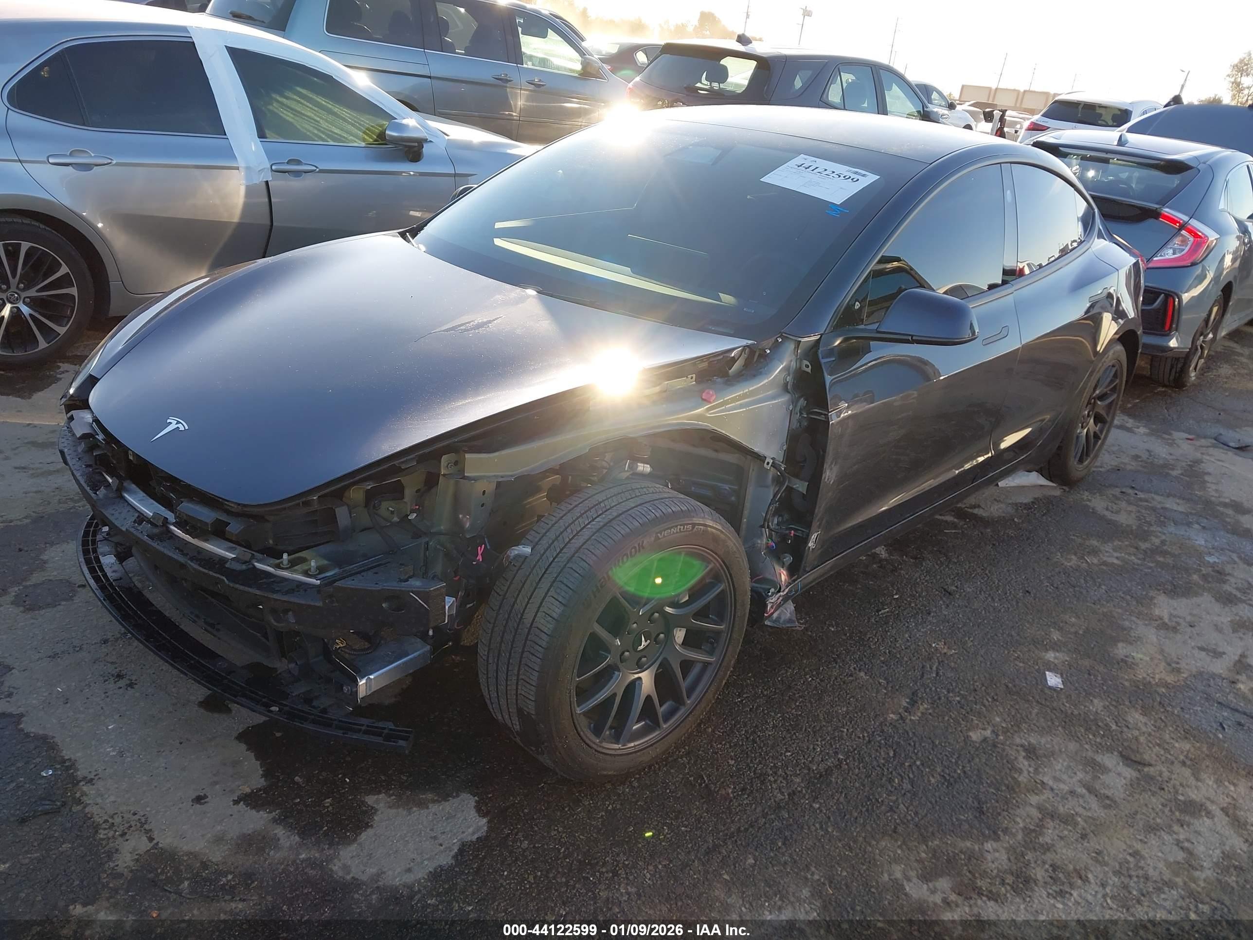 TESLA MODEL image 2