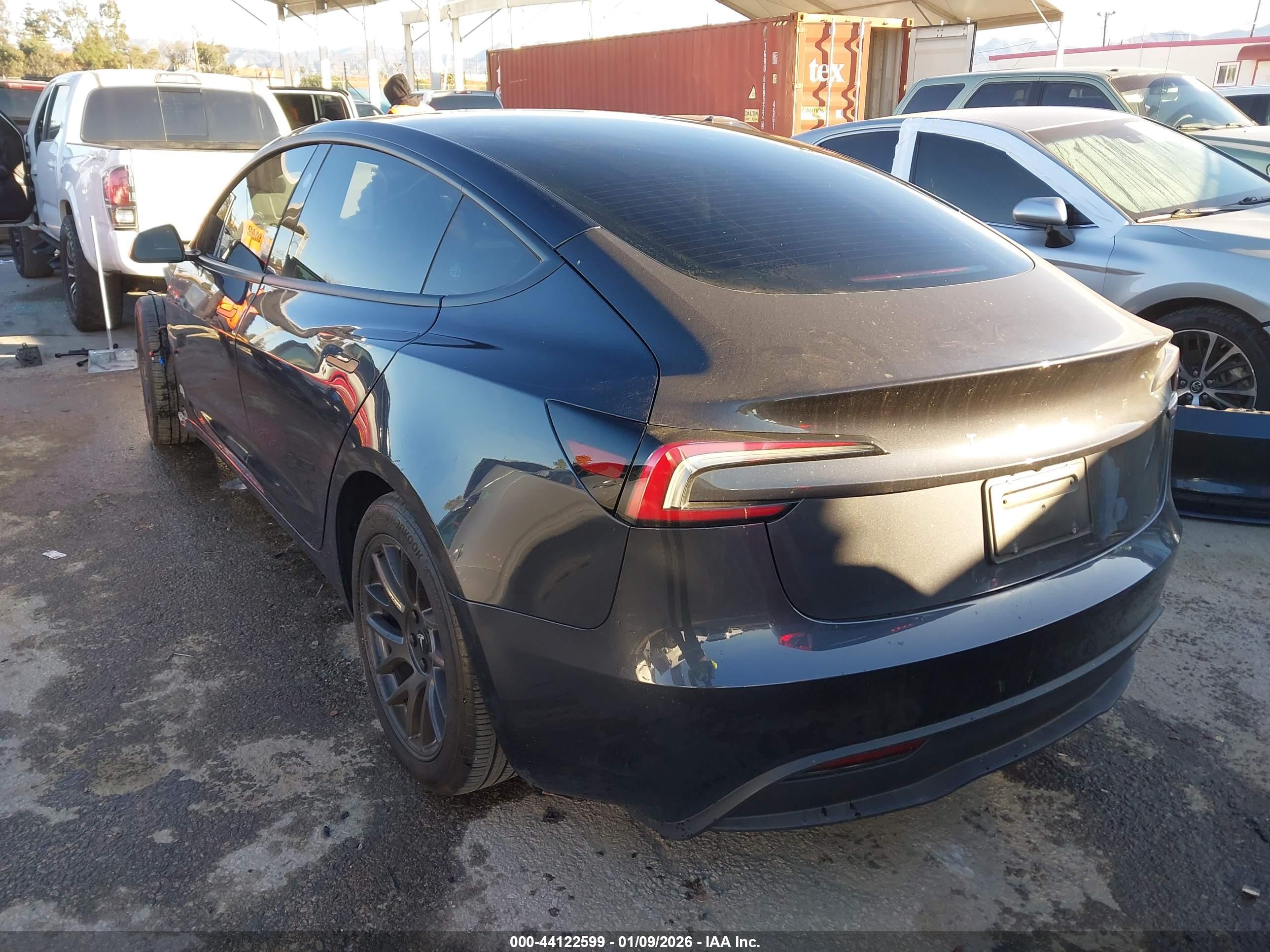 TESLA MODEL image 3