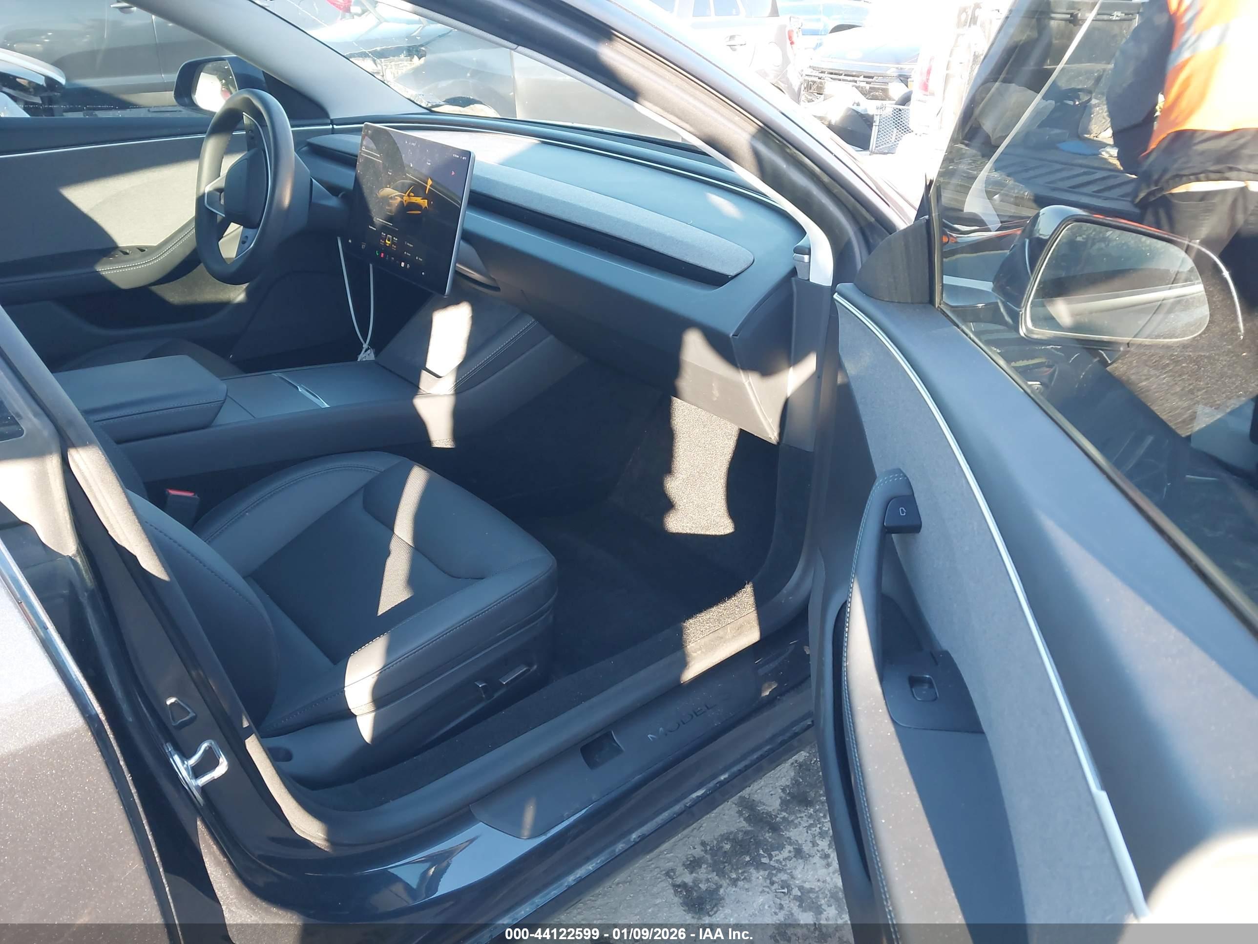 TESLA MODEL image 5