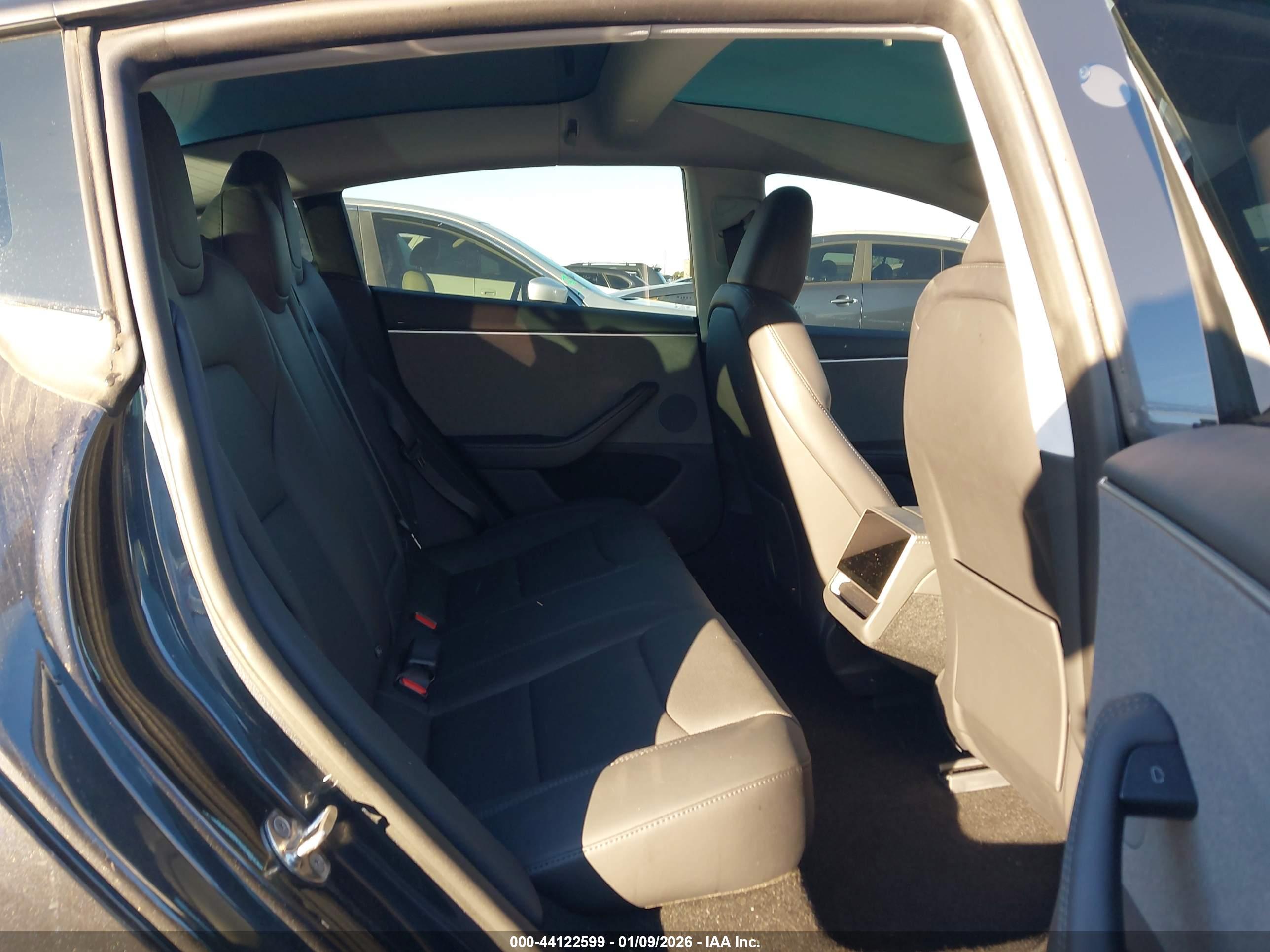 TESLA MODEL image 8