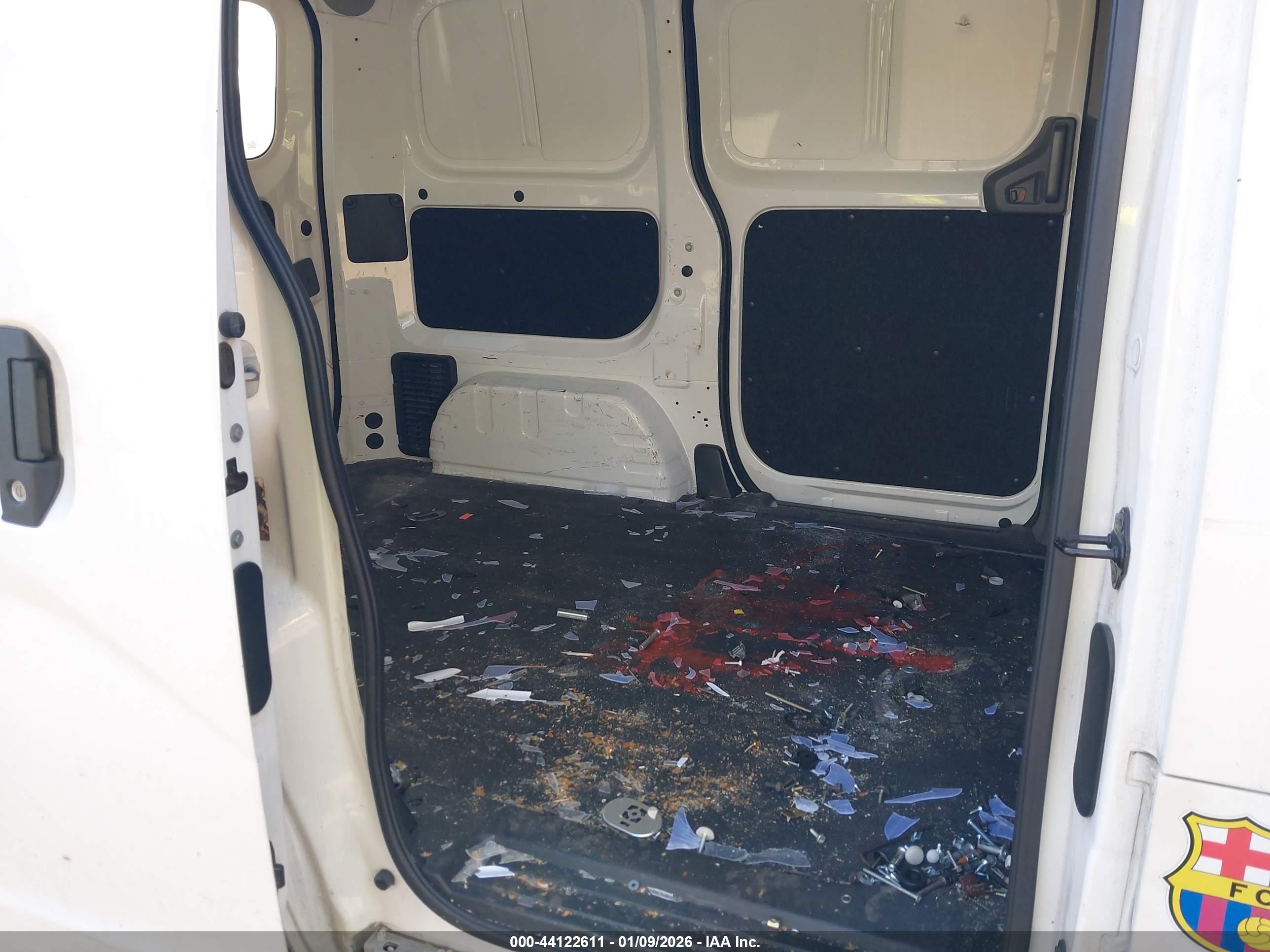NISSAN NV200 image 8