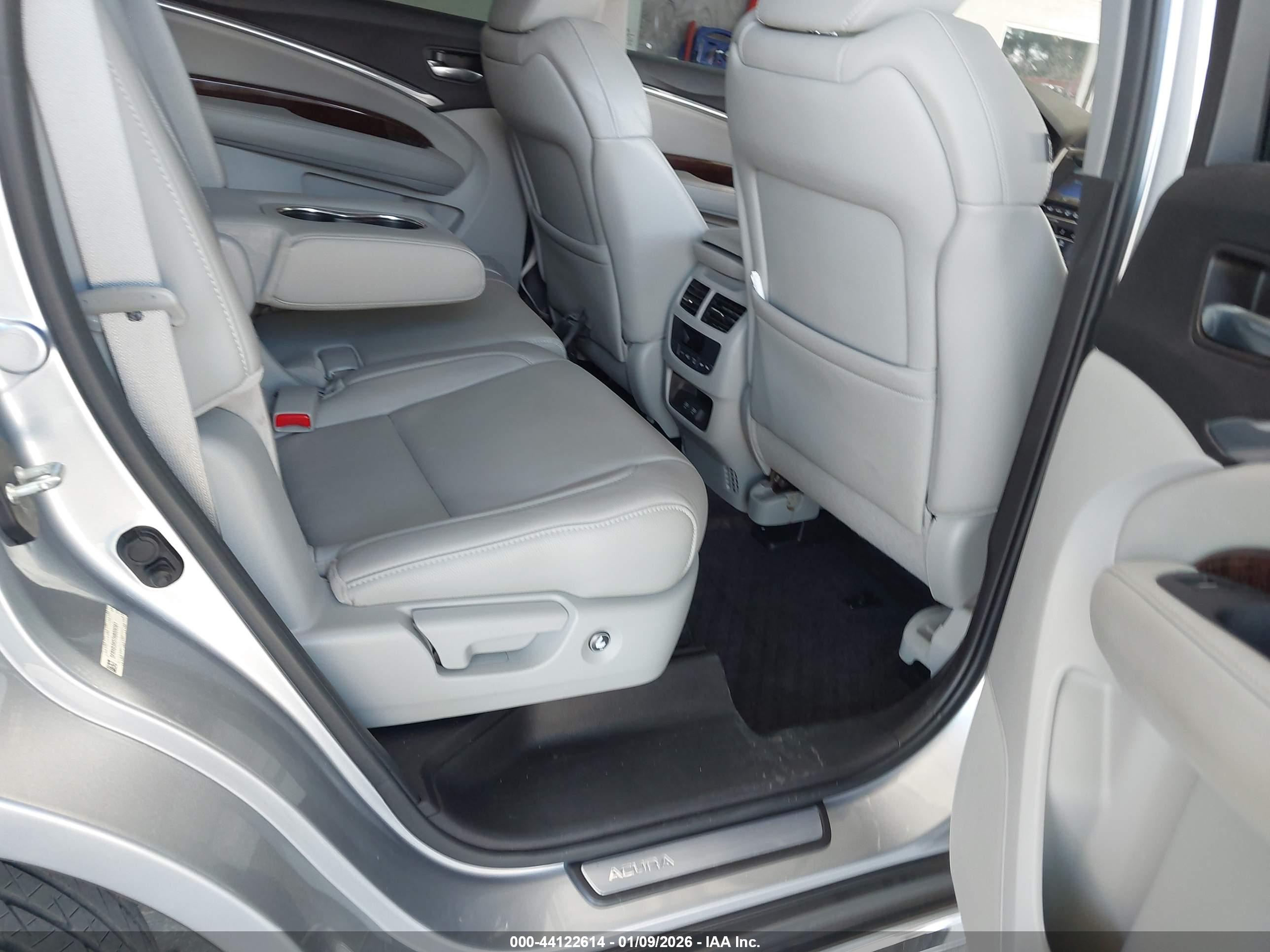 ACURA MDX image 8