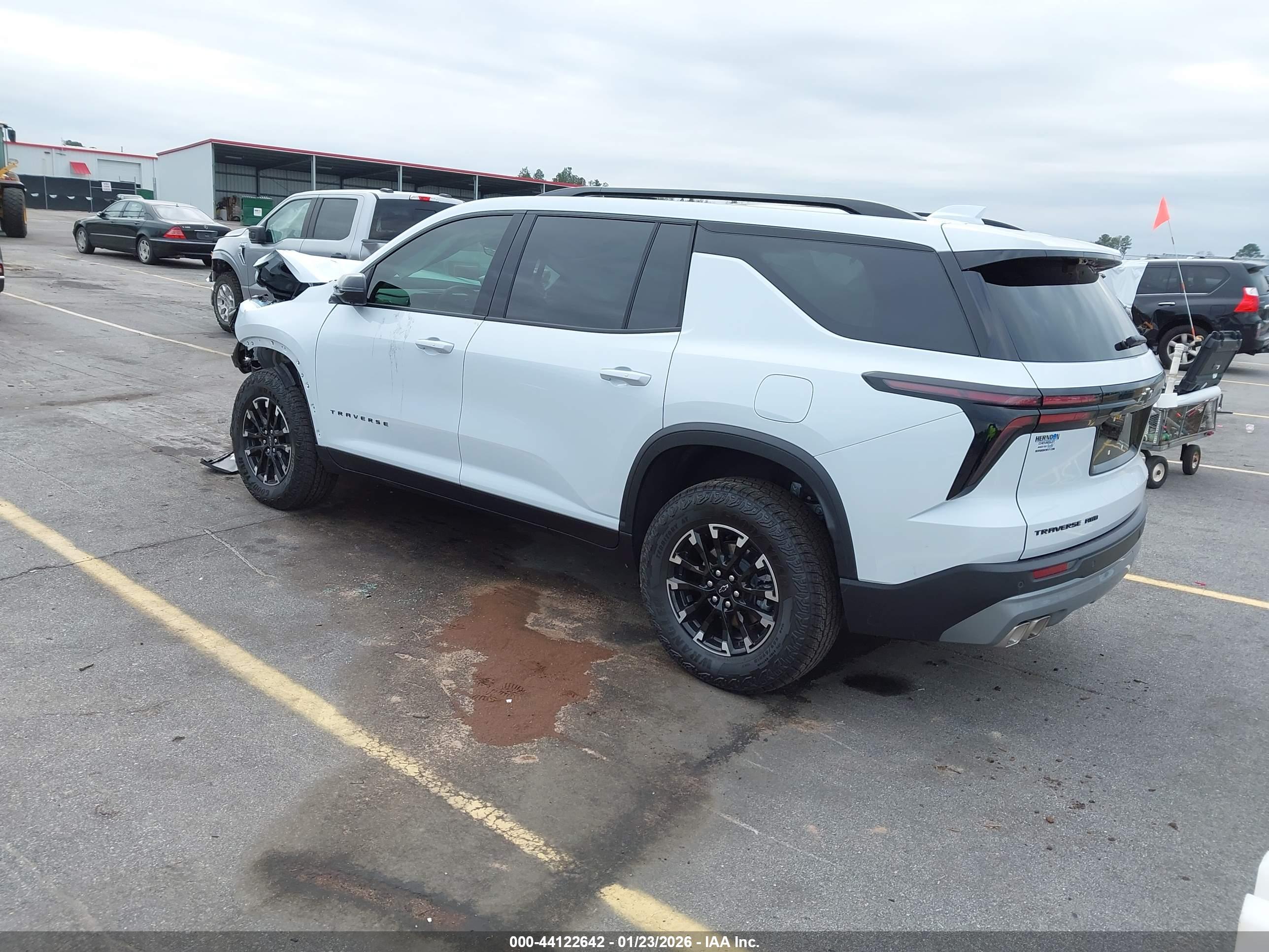 CHEVROLET TRAVERSE image 3