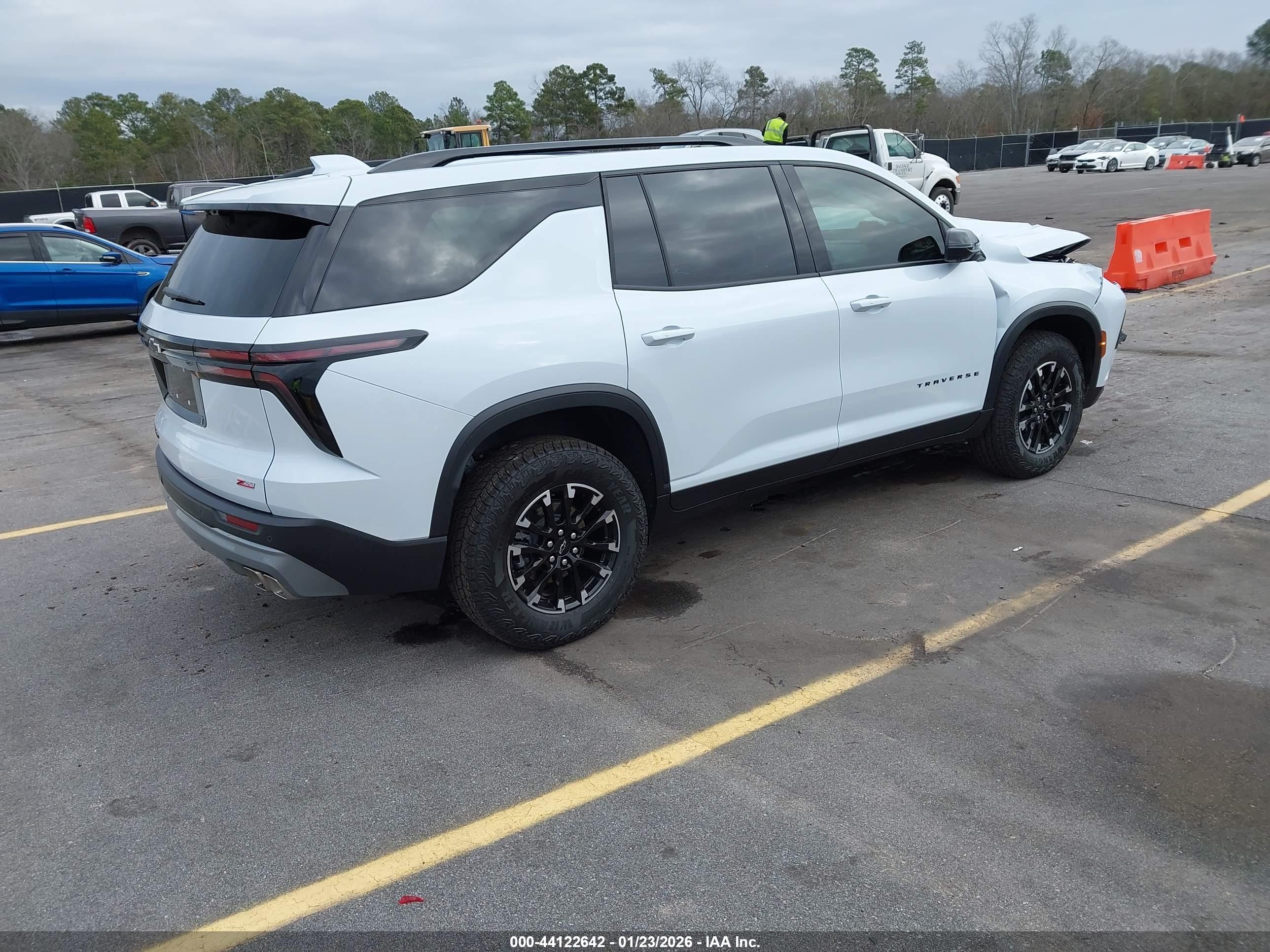CHEVROLET TRAVERSE image 4