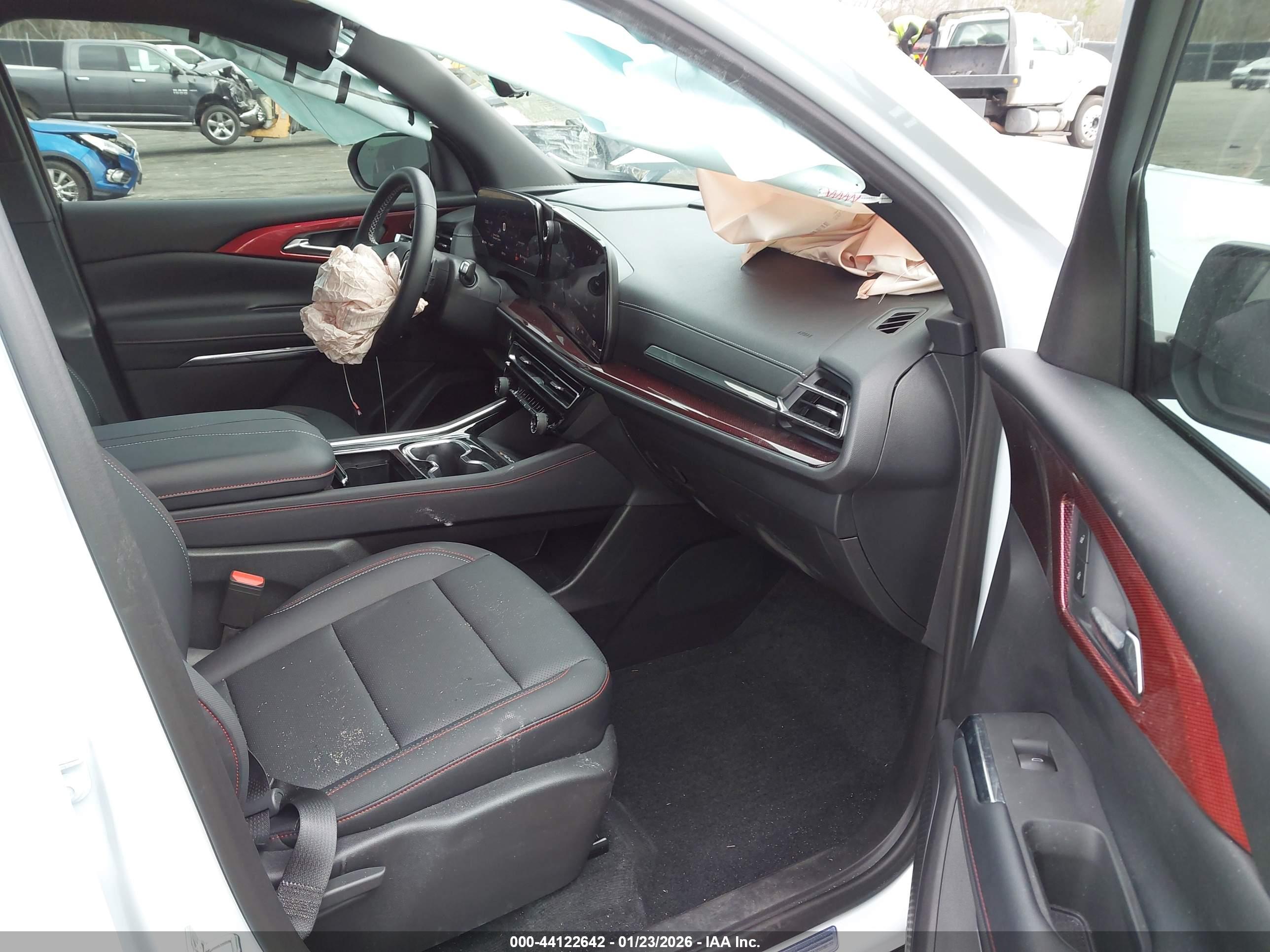 CHEVROLET TRAVERSE image 5