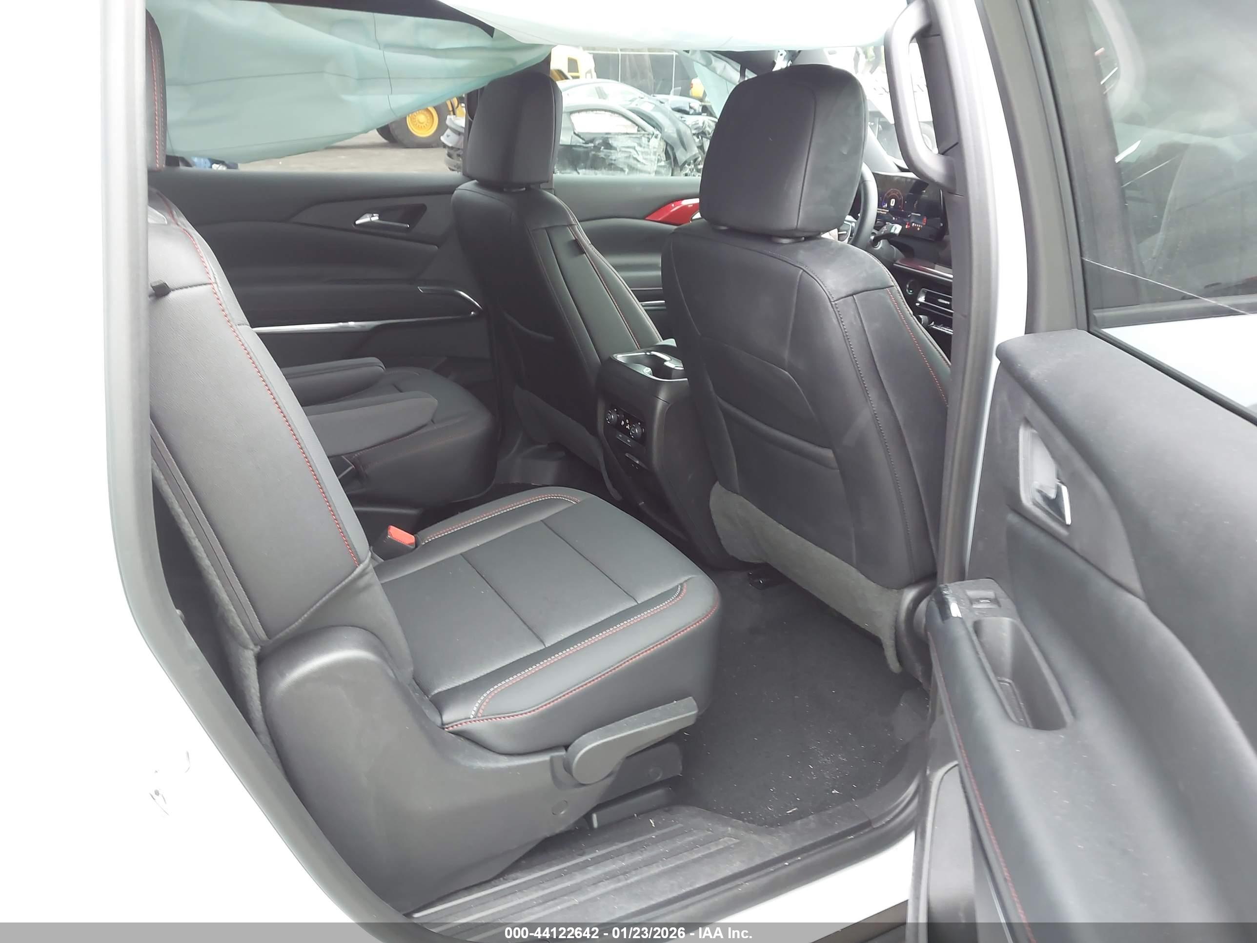 CHEVROLET TRAVERSE image 8