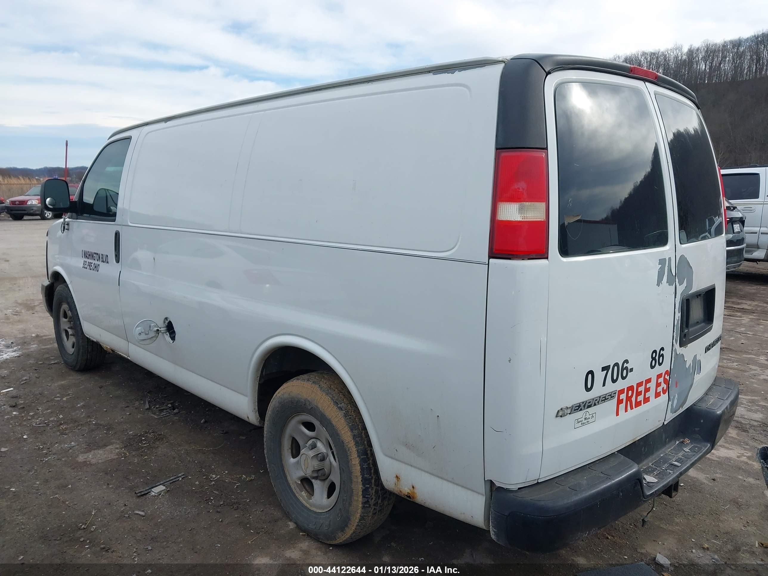 CHEVROLET EXPRESS image 3