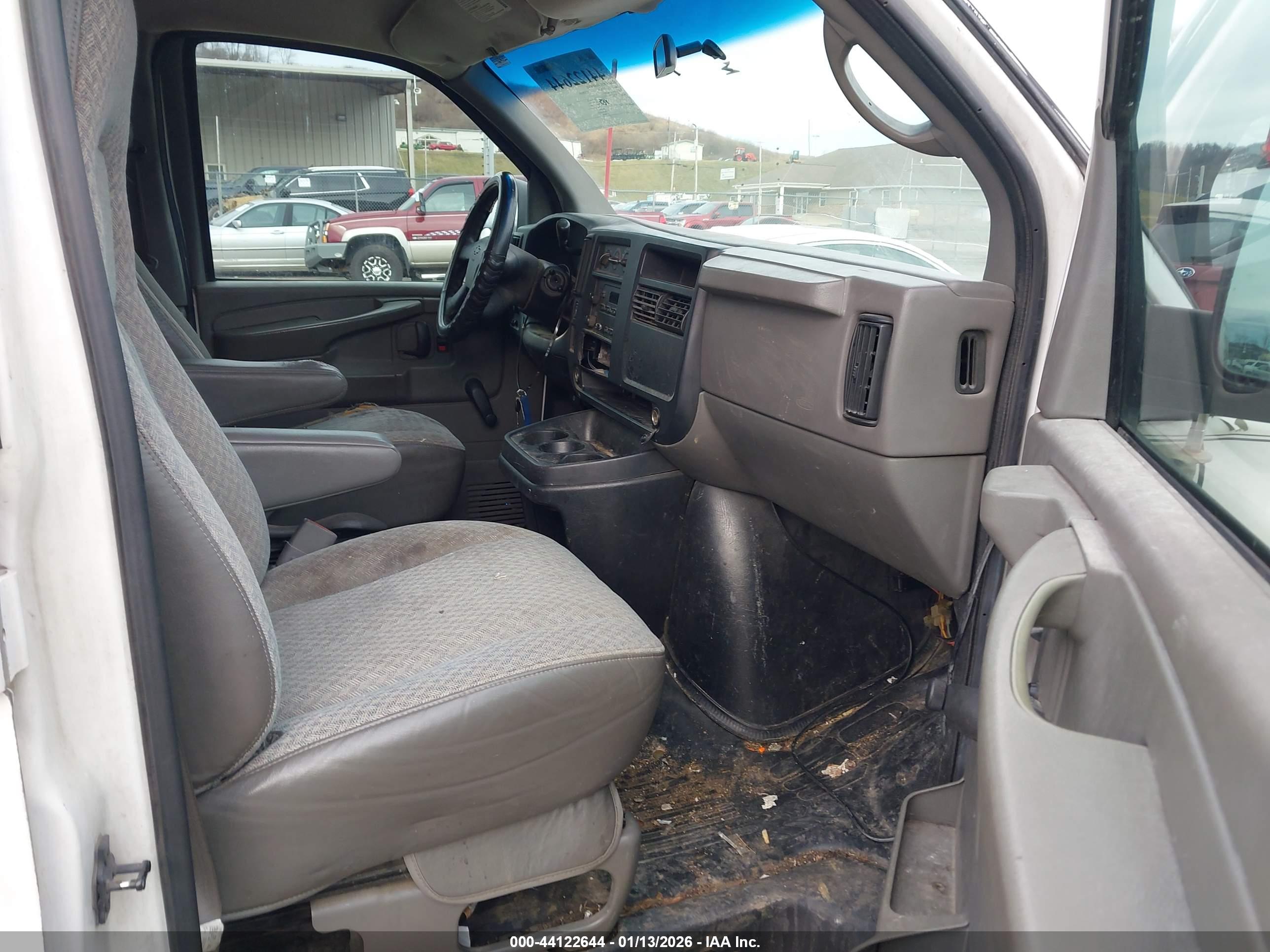 CHEVROLET EXPRESS image 5