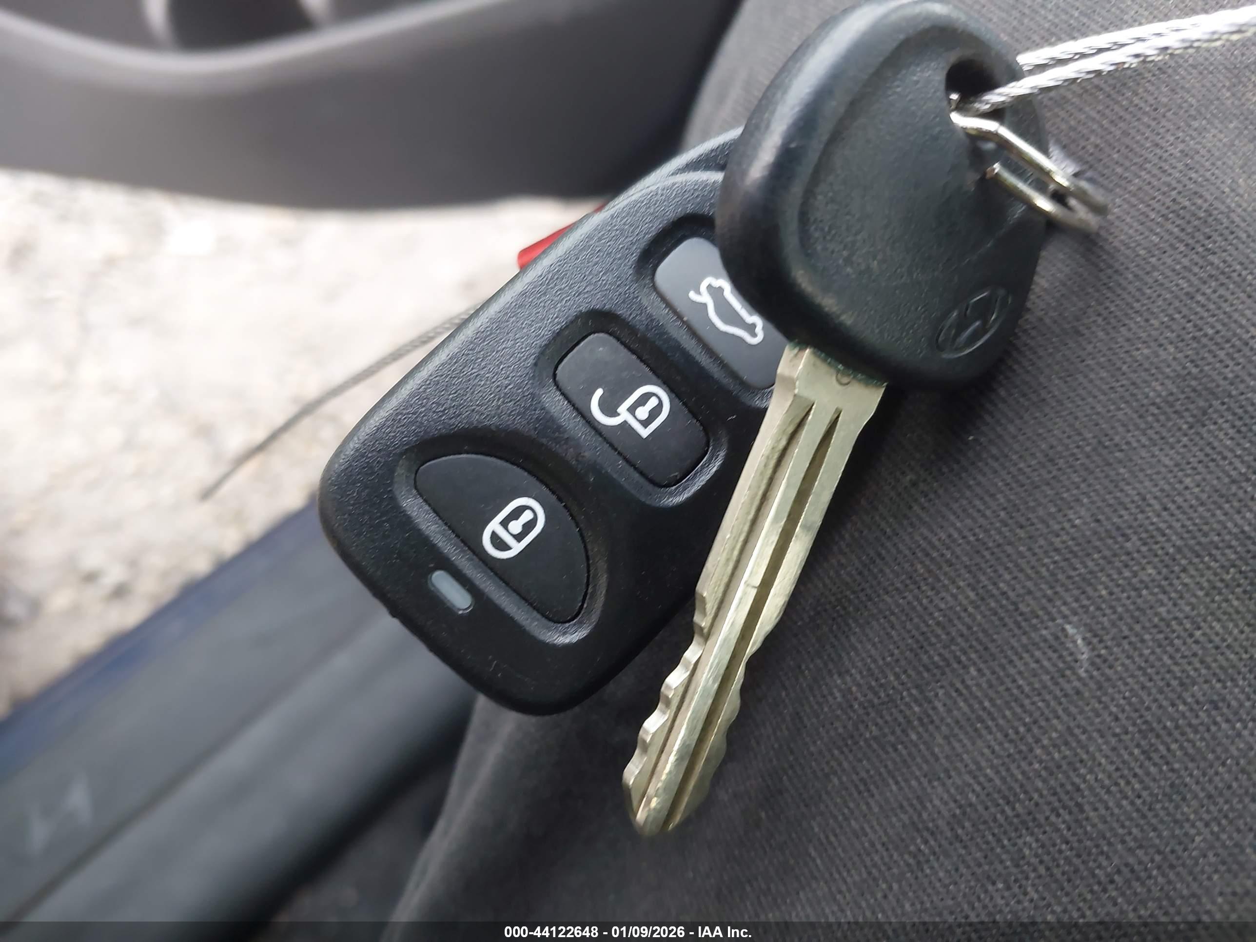 HYUNDAI ELANTRA image 11