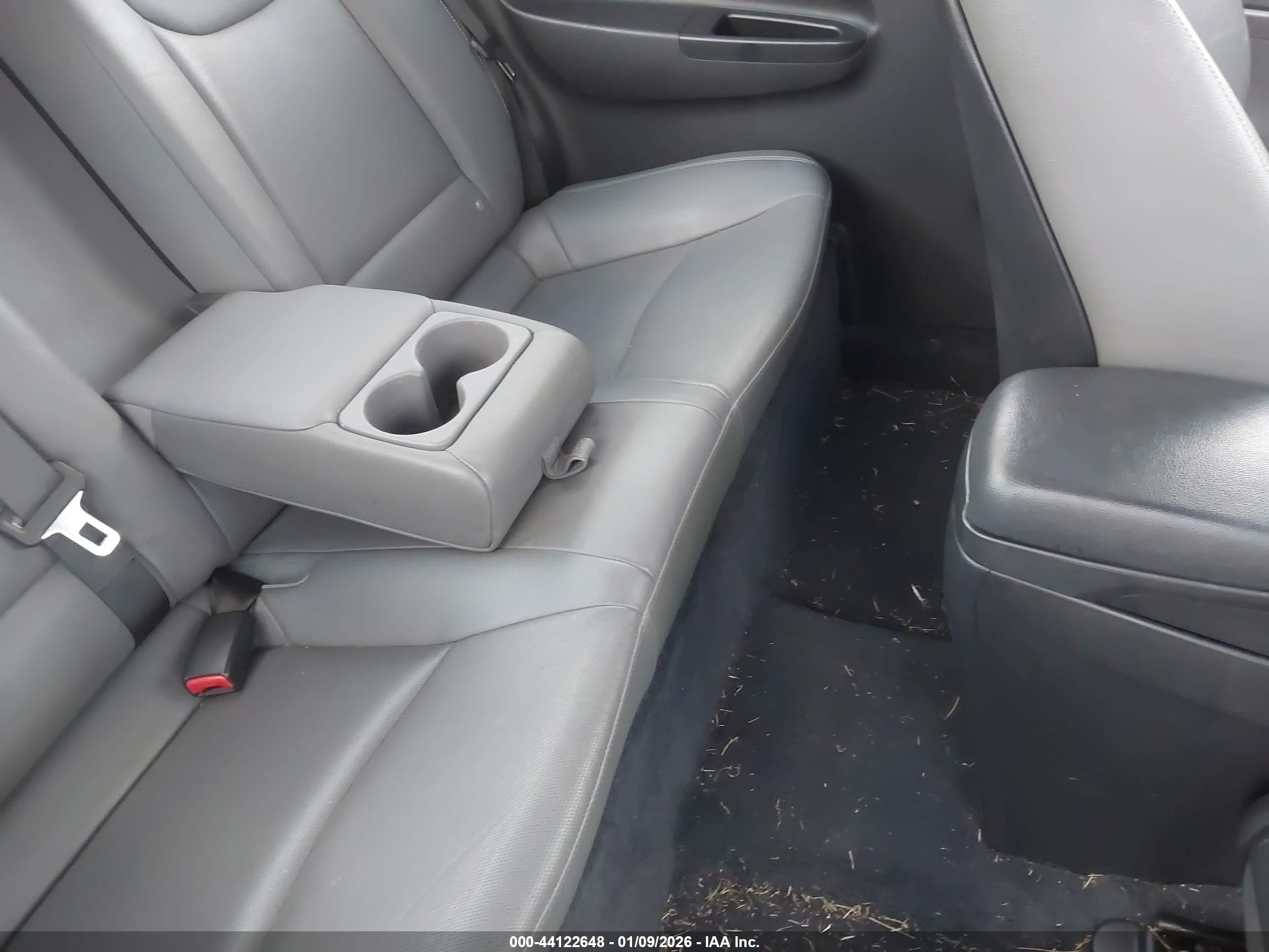 HYUNDAI ELANTRA image 8